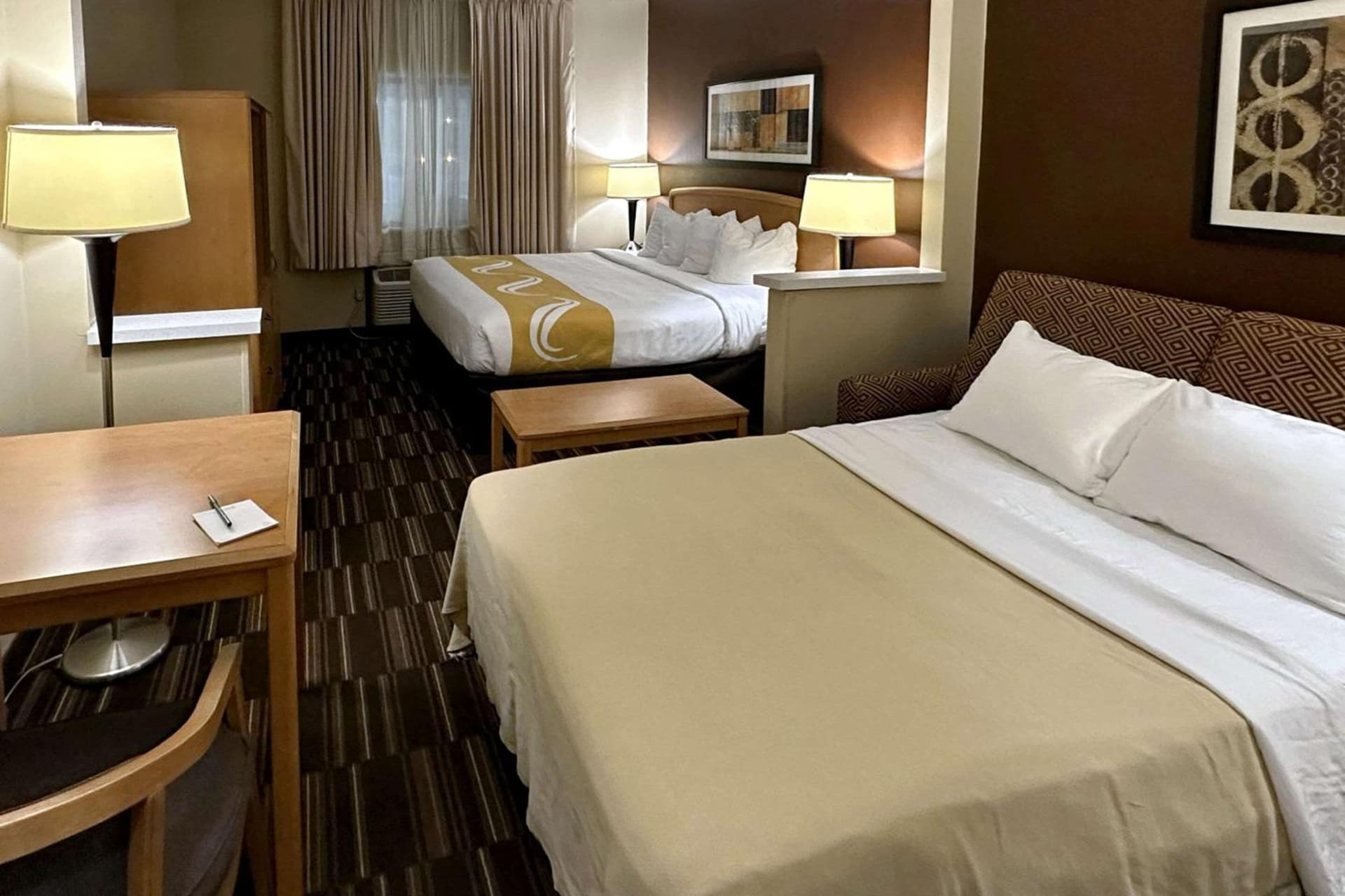 Quality Suites Near West Acres gallery photo in Fargo, ND — image 9