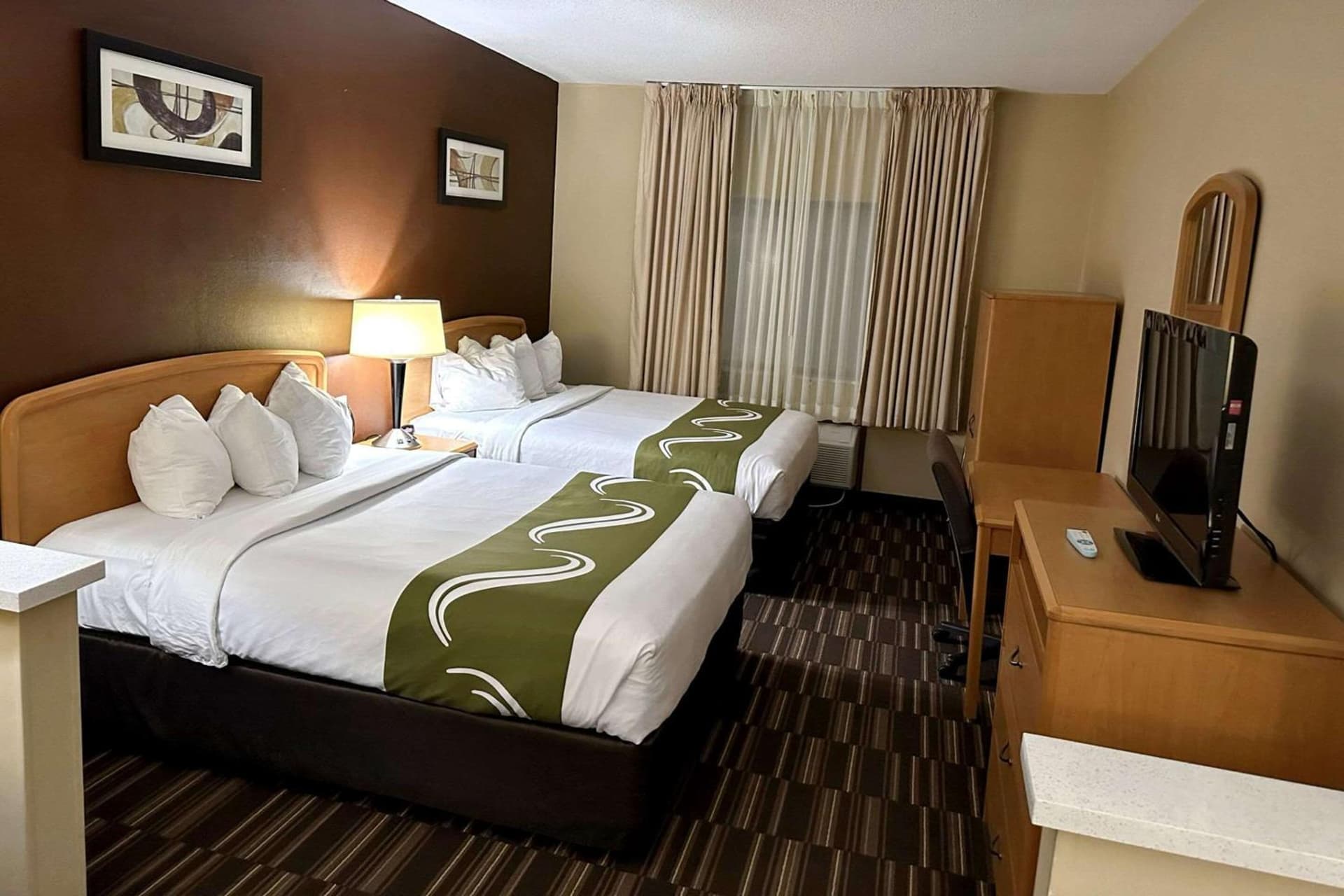 Quality Suites Near West Acres gallery photo in Fargo, ND — image 11