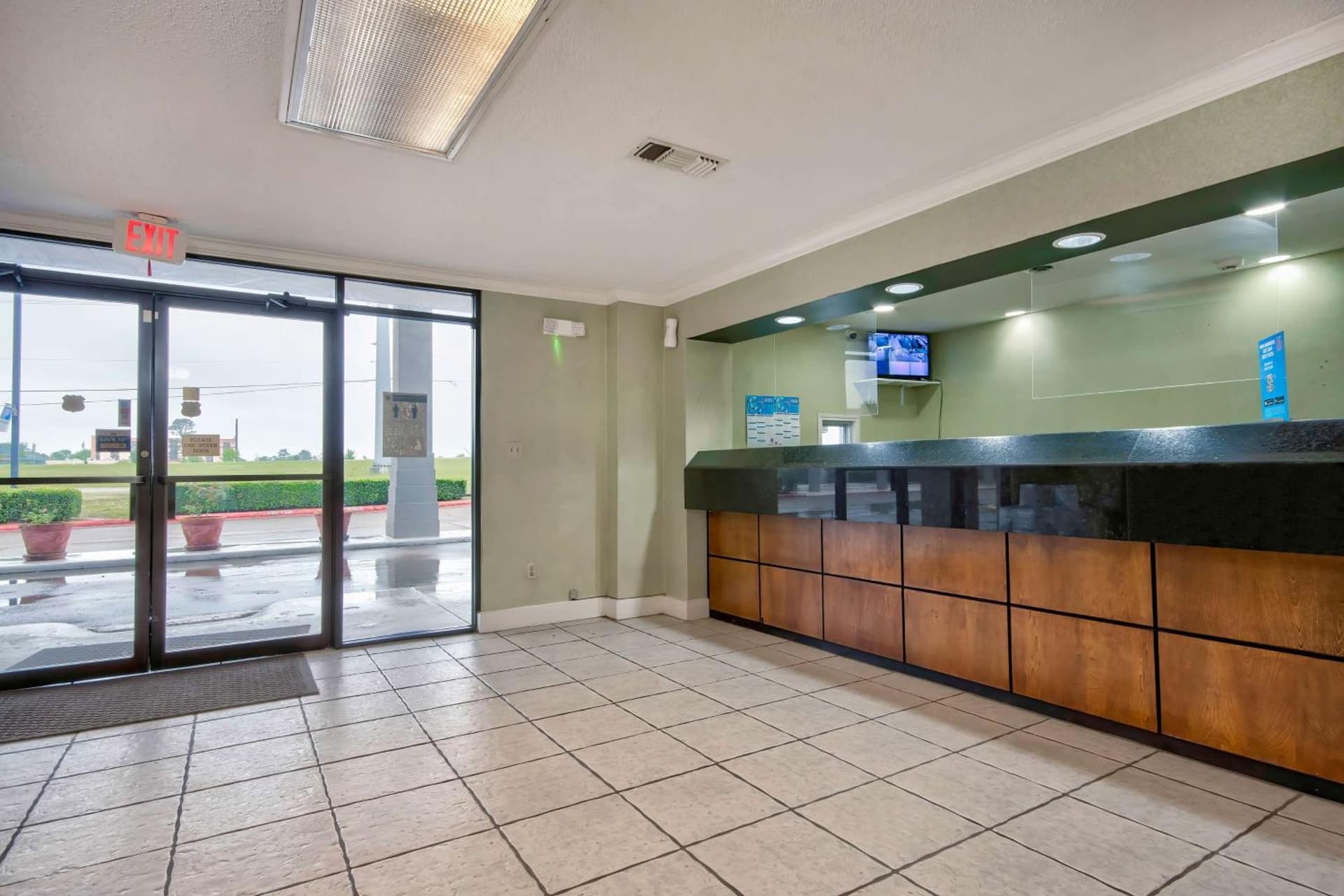 Motel 6 Texarkana, TX interior in Texarkana - Texas — gallery photo 2