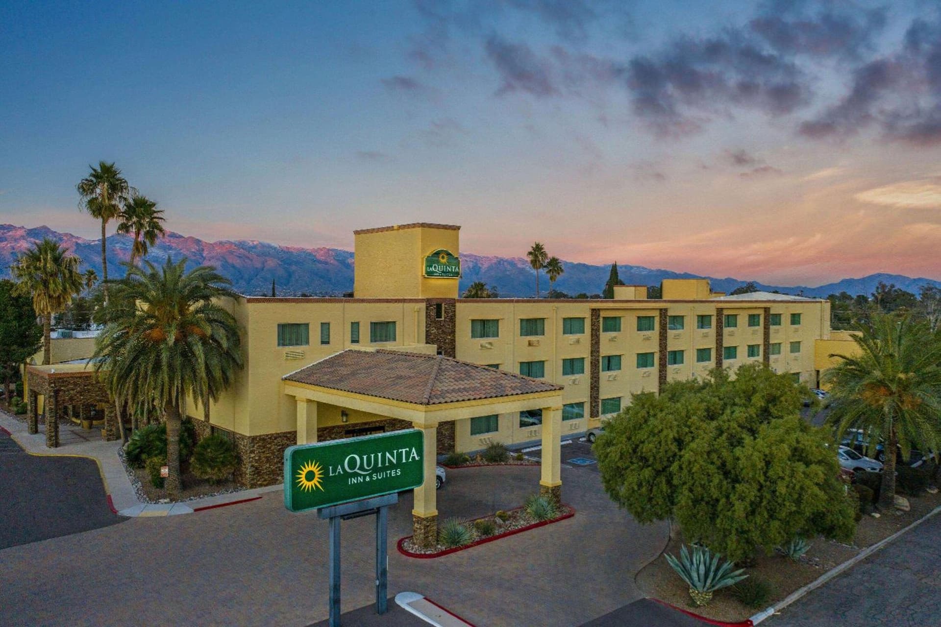 Spark by Hilton Tucson Reid Park featured exterior or lobby in Tucson, AZ — similar hotel