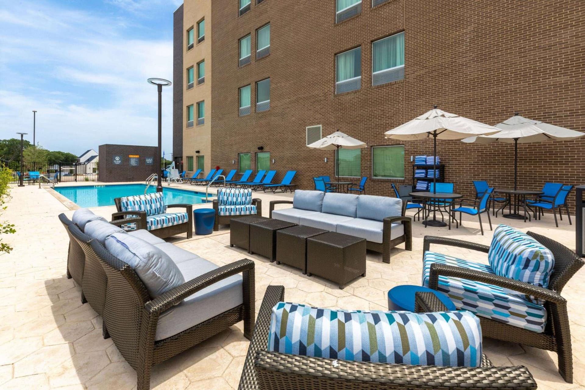 La Quinta Inn & Suites by Wyndham Round Rock near Kalahari gallery photo in Round Rock, TX — image 12