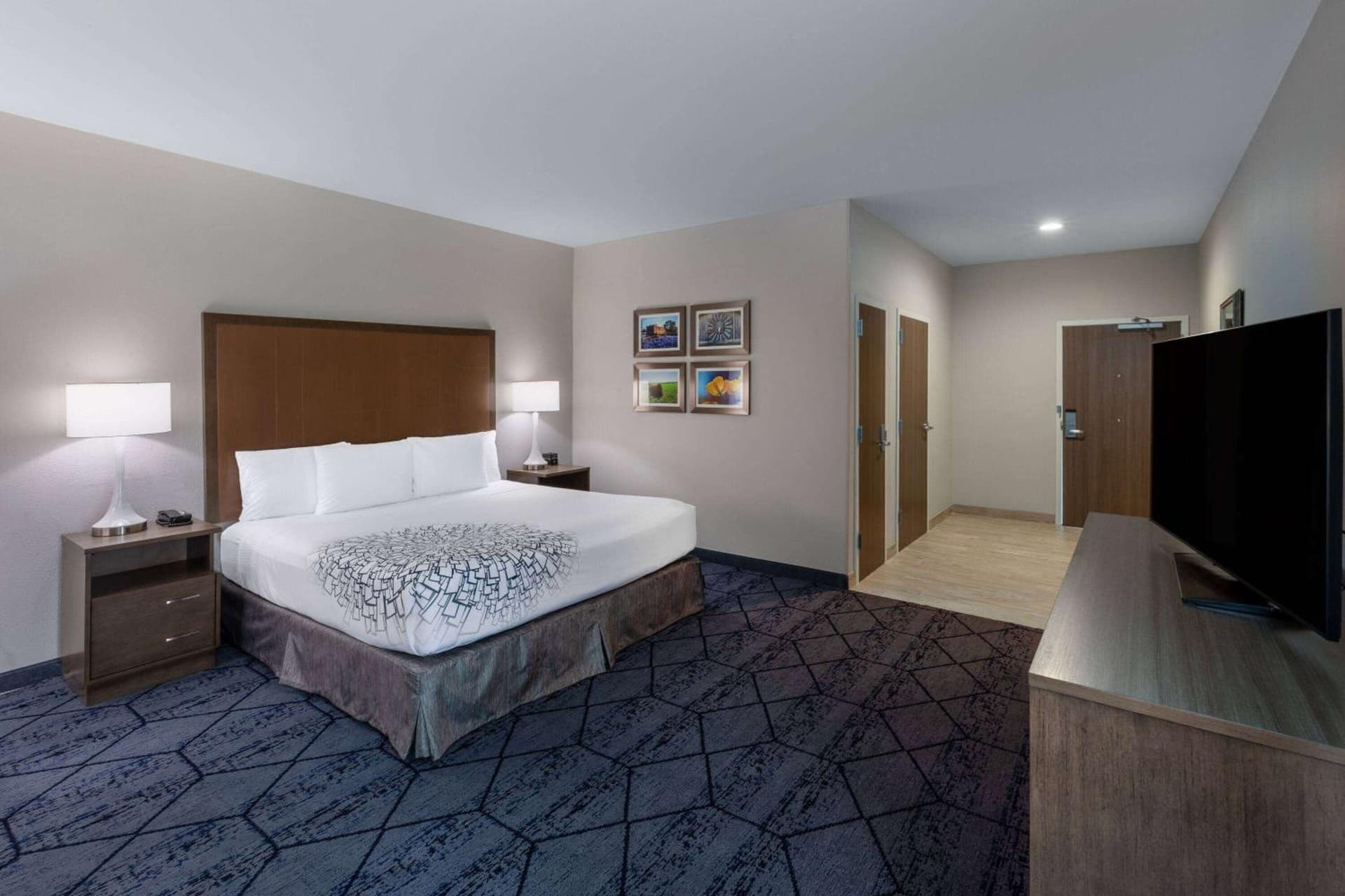La Quinta Inn & Suites by Wyndham Round Rock near Kalahari gallery photo in Round Rock, TX — image 23