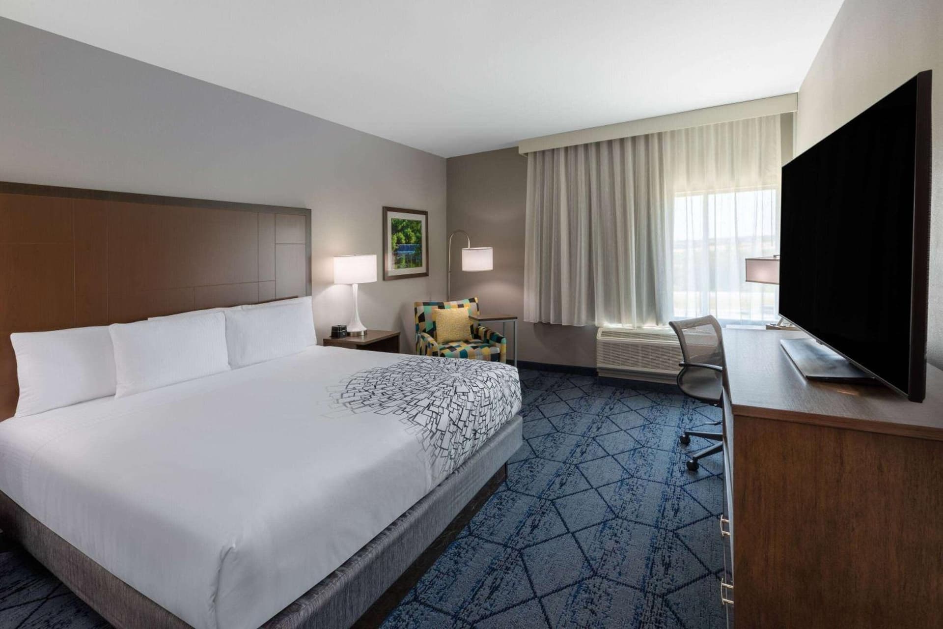 La Quinta Inn & Suites by Wyndham Round Rock near Kalahari gallery photo in Round Rock, TX — image 34