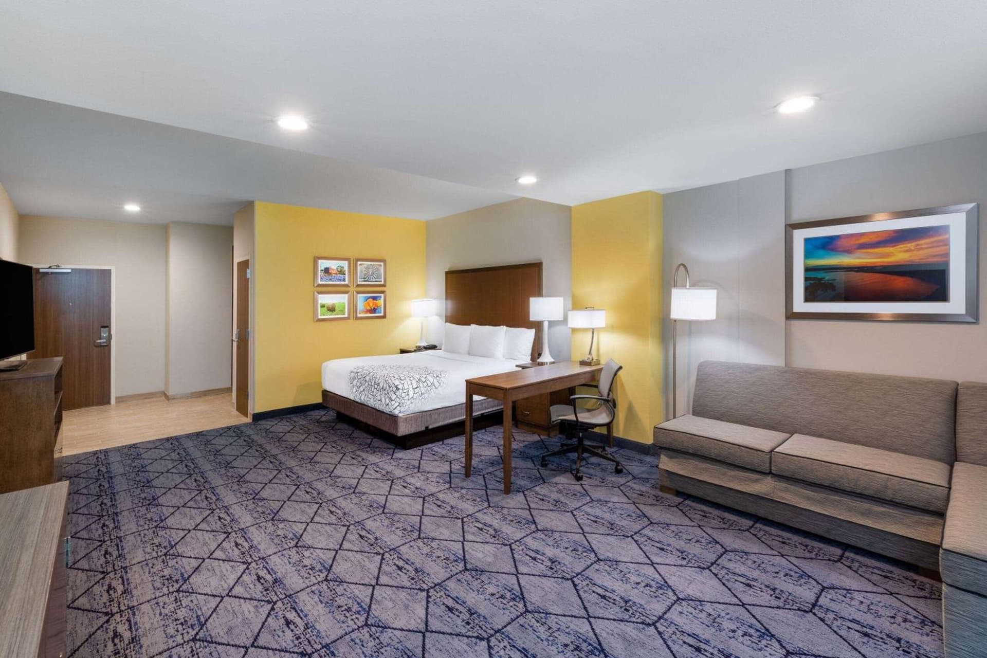 La Quinta Inn & Suites by Wyndham Round Rock near Kalahari gallery photo in Round Rock, TX — image 9