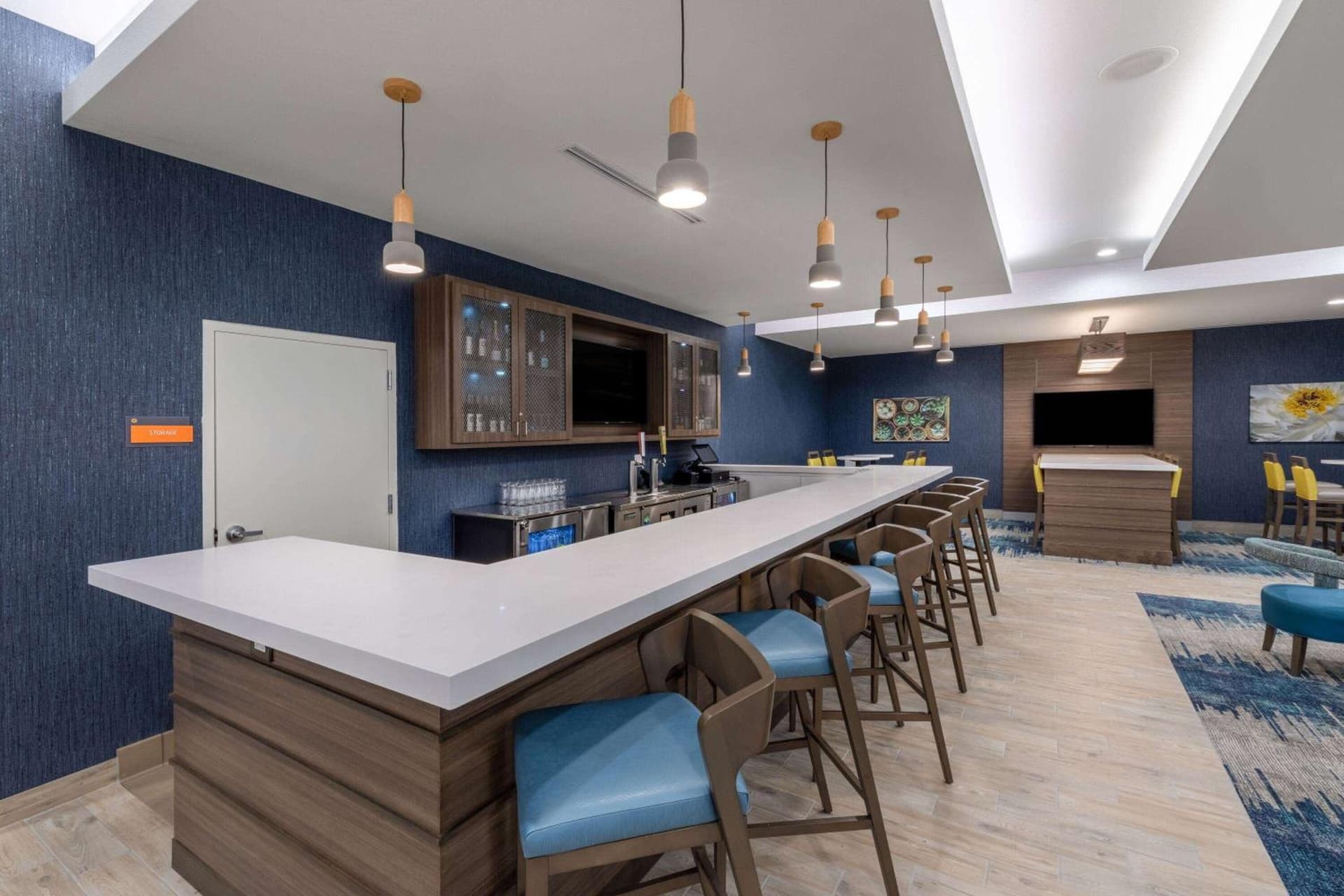 La Quinta Inn & Suites by Wyndham Round Rock near Kalahari gallery photo in Round Rock, TX — image 44