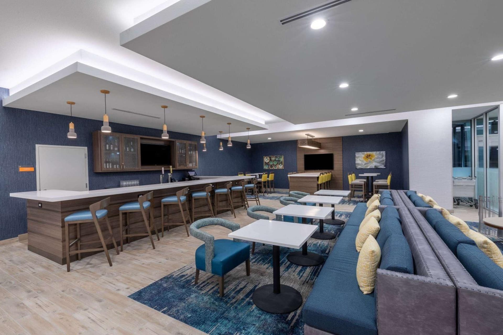 La Quinta Inn & Suites by Wyndham Round Rock near Kalahari gallery photo in Round Rock, TX — image 20