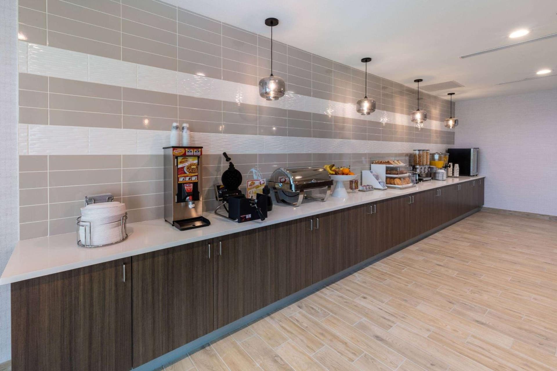 La Quinta Inn & Suites by Wyndham Round Rock near Kalahari gallery photo in Round Rock, TX — image 35