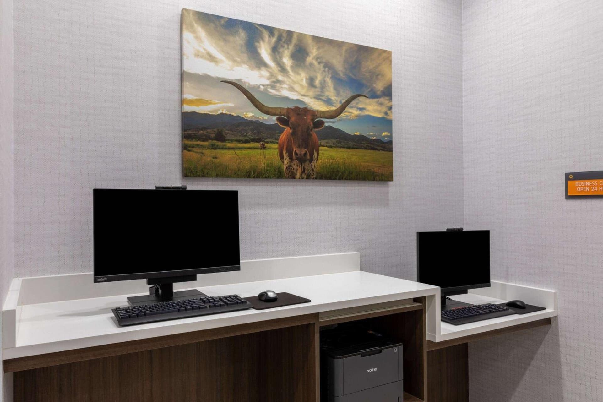 La Quinta Inn & Suites by Wyndham Round Rock near Kalahari gallery photo in Round Rock, TX — image 43