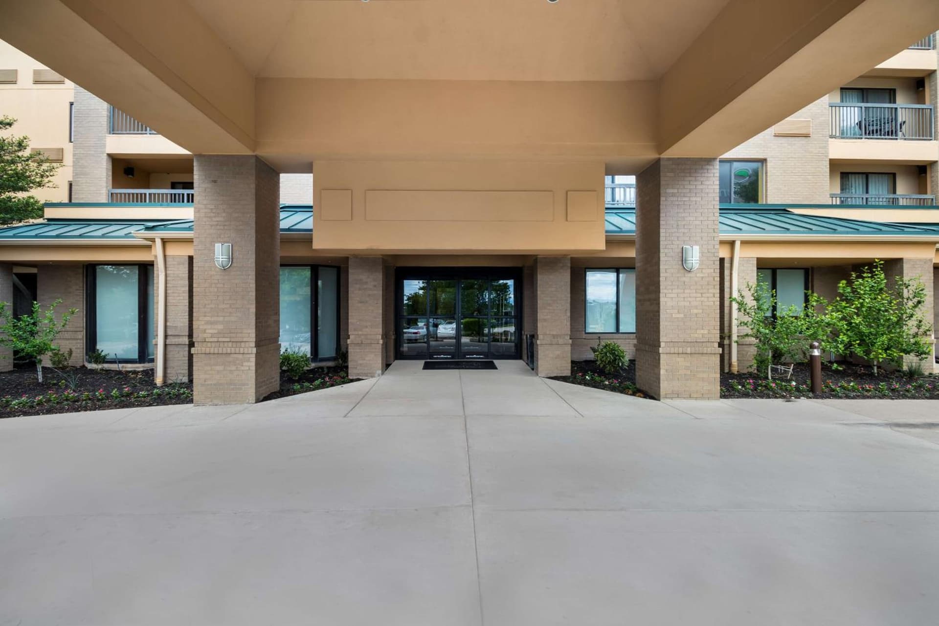 Sonesta Select Dallas Richardson interior in Richardson, TX — gallery photo 2