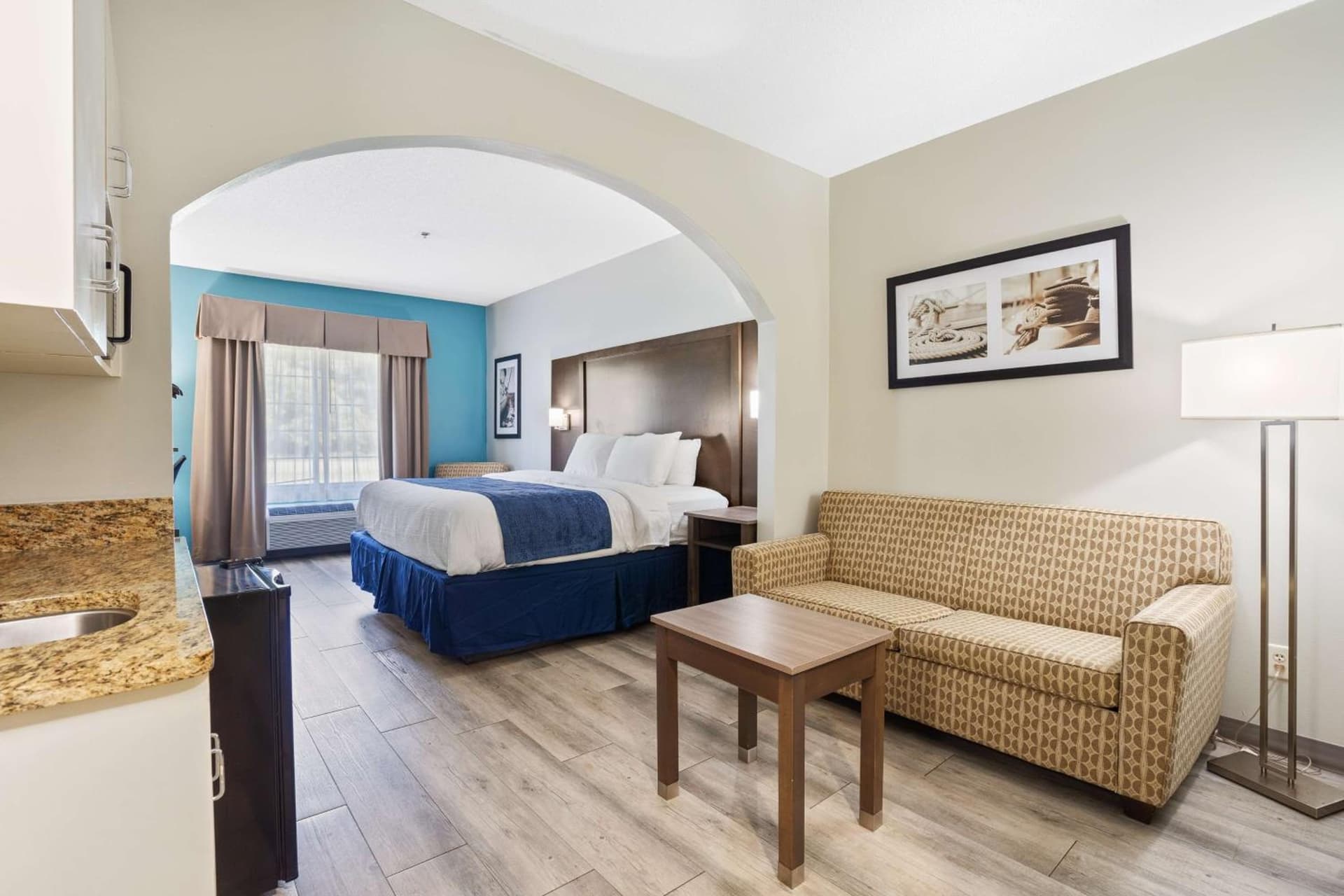 Blue Water Inn & Suites BW Signature Collection gallery photo in North Topsail Beach, NC — image 41