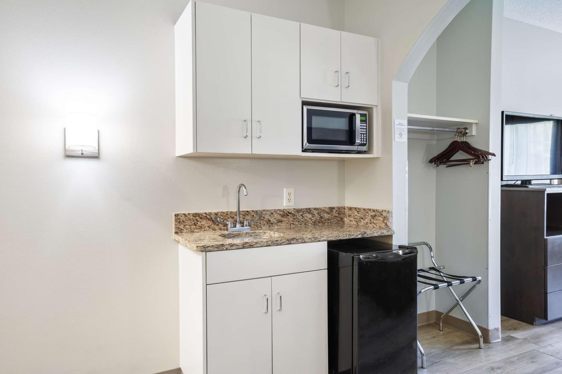 Blue Water Inn & Suites BW Signature Collection gallery photo in North Topsail Beach, NC — image 35