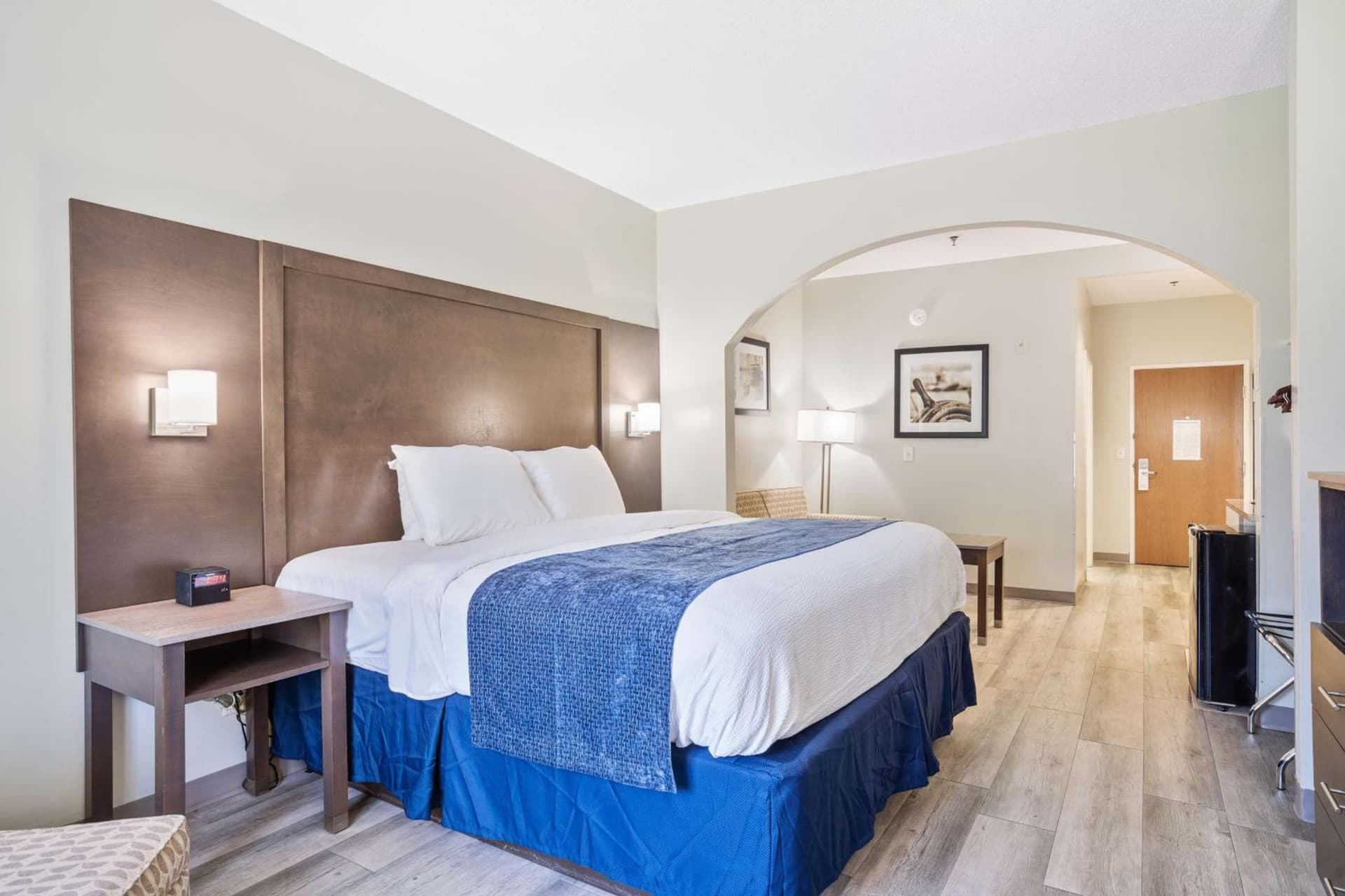Blue Water Inn & Suites BW Signature Collection gallery photo in North Topsail Beach, NC — image 6