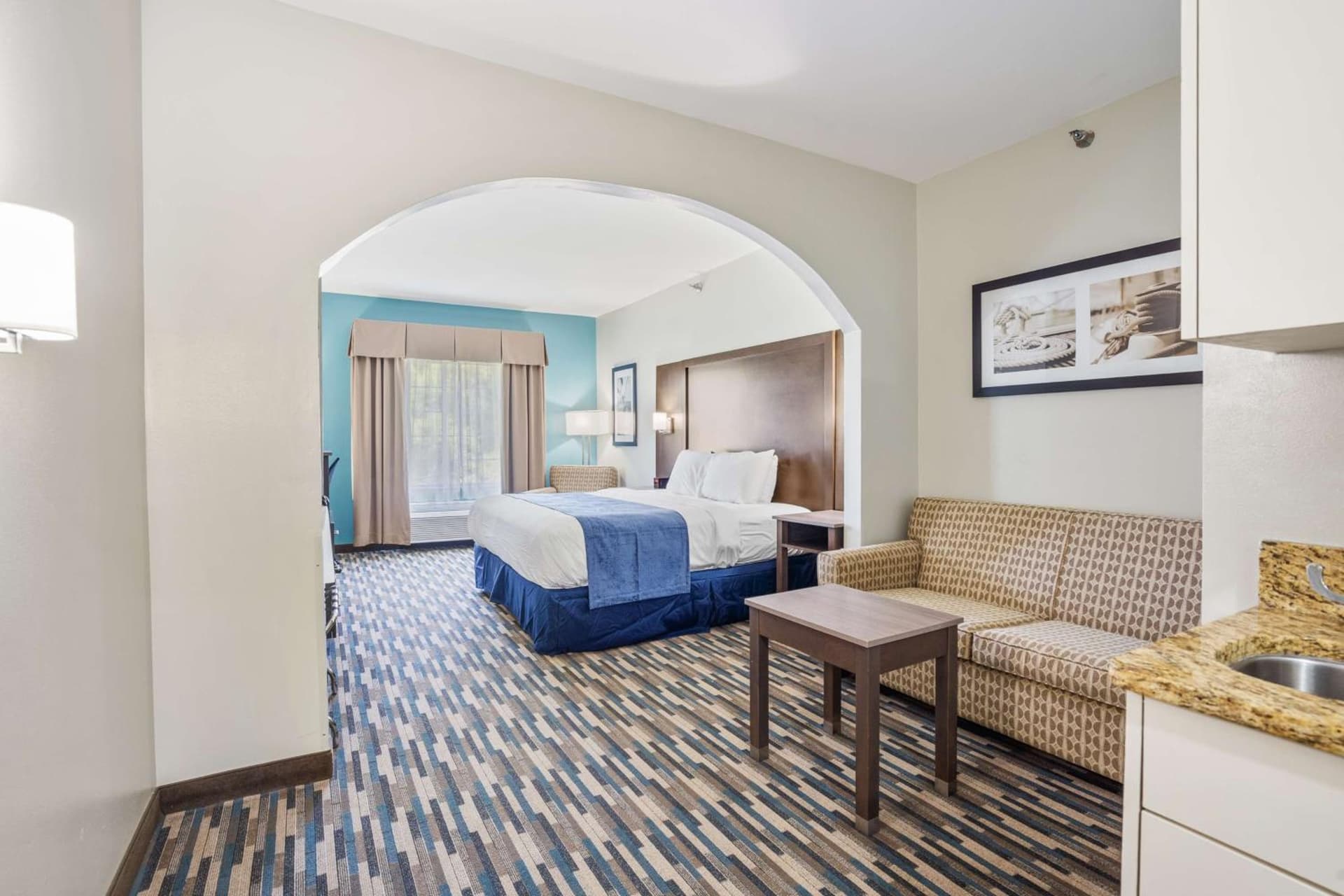 Blue Water Inn & Suites BW Signature Collection interior in North Topsail Beach, NC — gallery photo 2