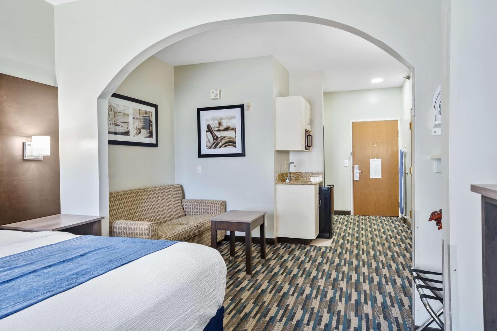 Blue Water Inn & Suites BW Signature Collection gallery photo in North Topsail Beach, NC — image 17