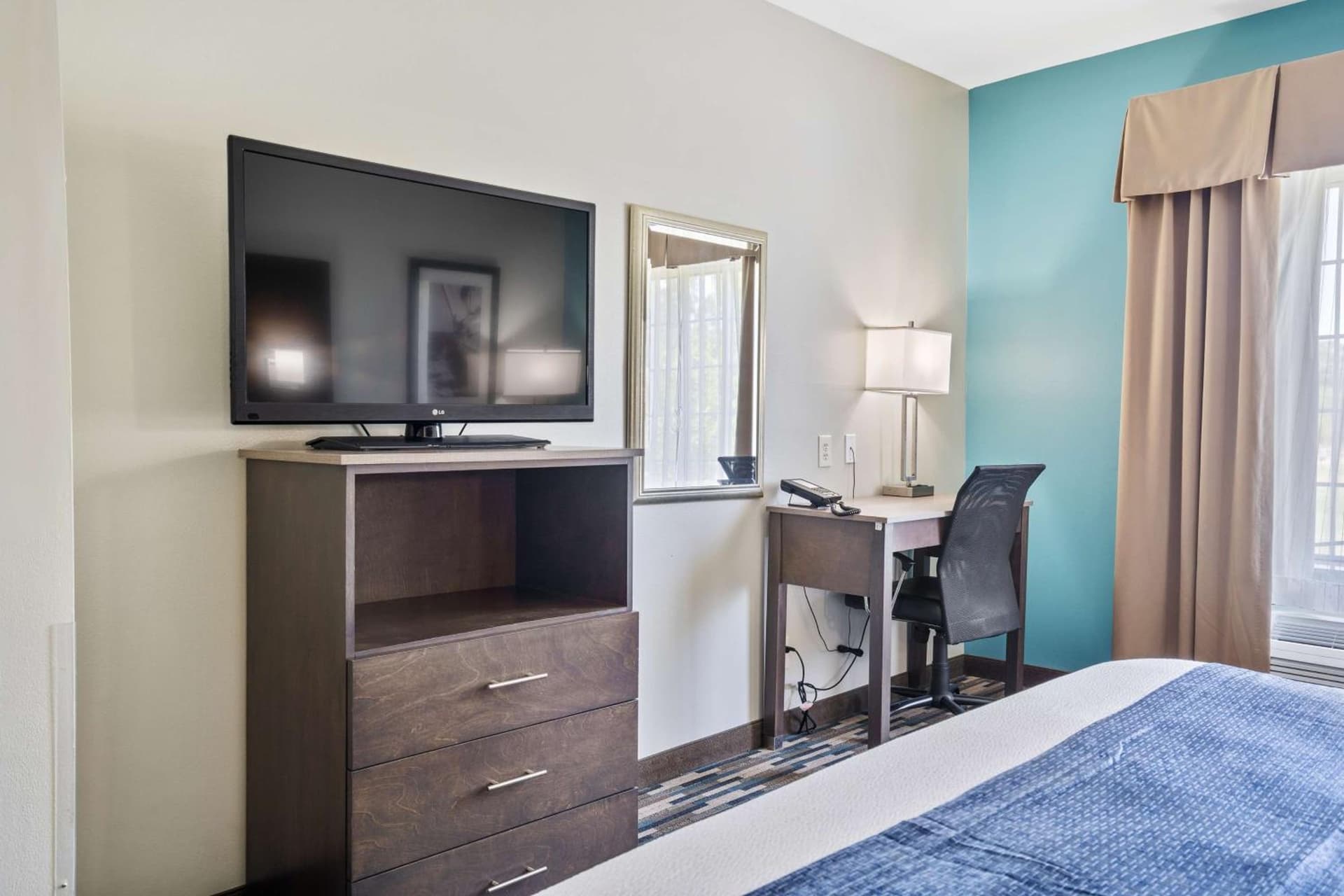 Blue Water Inn & Suites BW Signature Collection interior in North Topsail Beach, NC — gallery photo 2