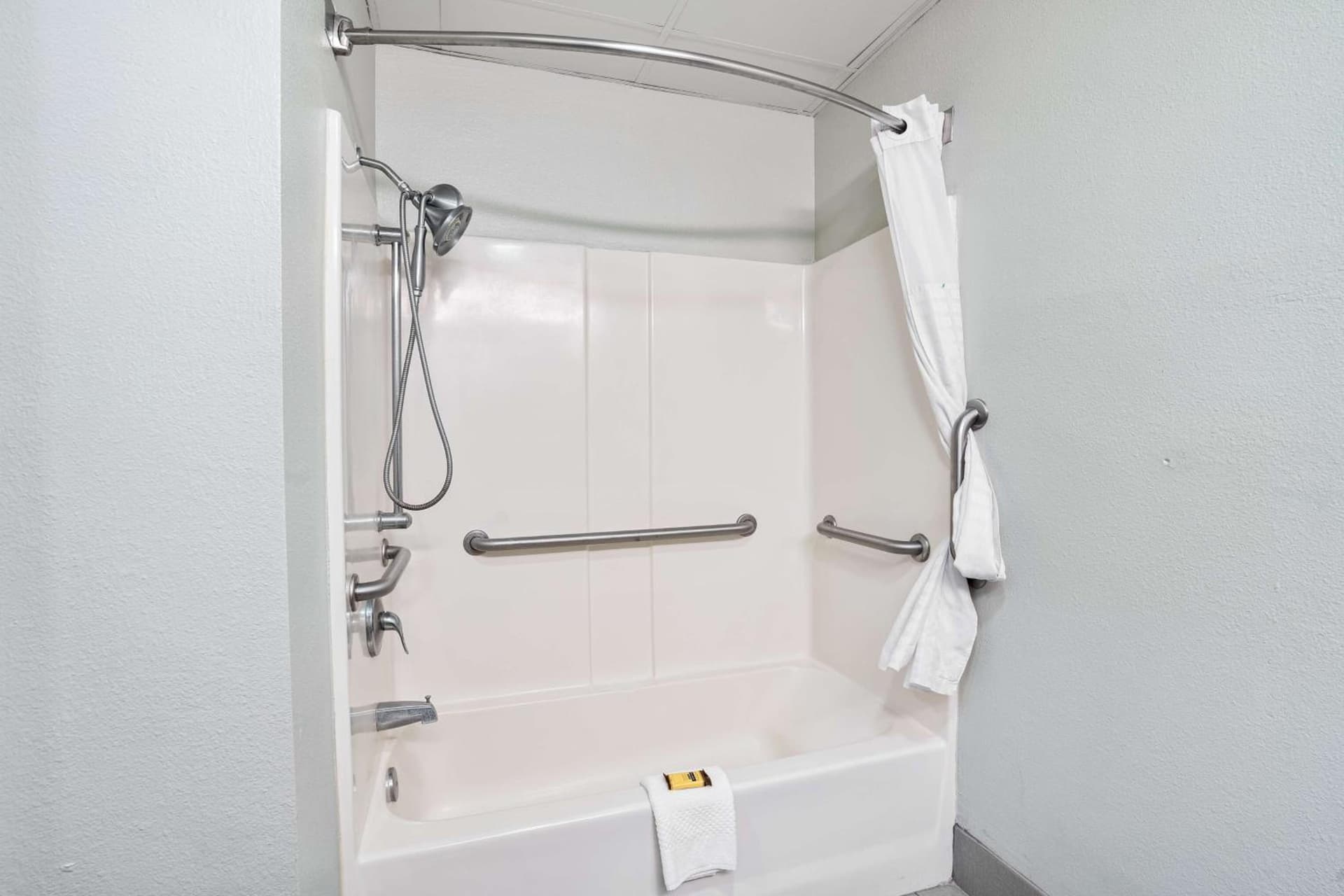 Blue Water Inn & Suites BW Signature Collection property views in North Topsail Beach, NC — gallery photo 3