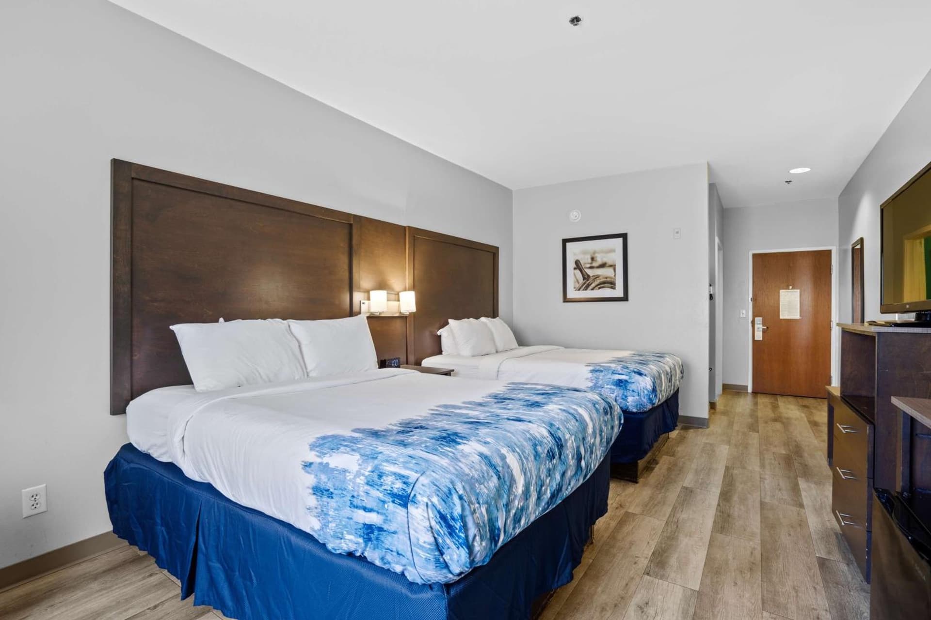 Blue Water Inn & Suites BW Signature Collection gallery photo in North Topsail Beach, NC — image 10