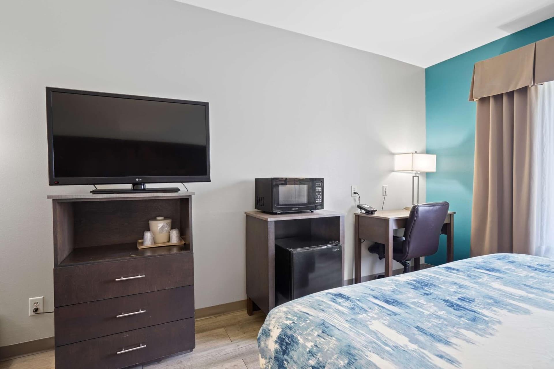 Blue Water Inn & Suites BW Signature Collection gallery photo in North Topsail Beach, NC — image 23