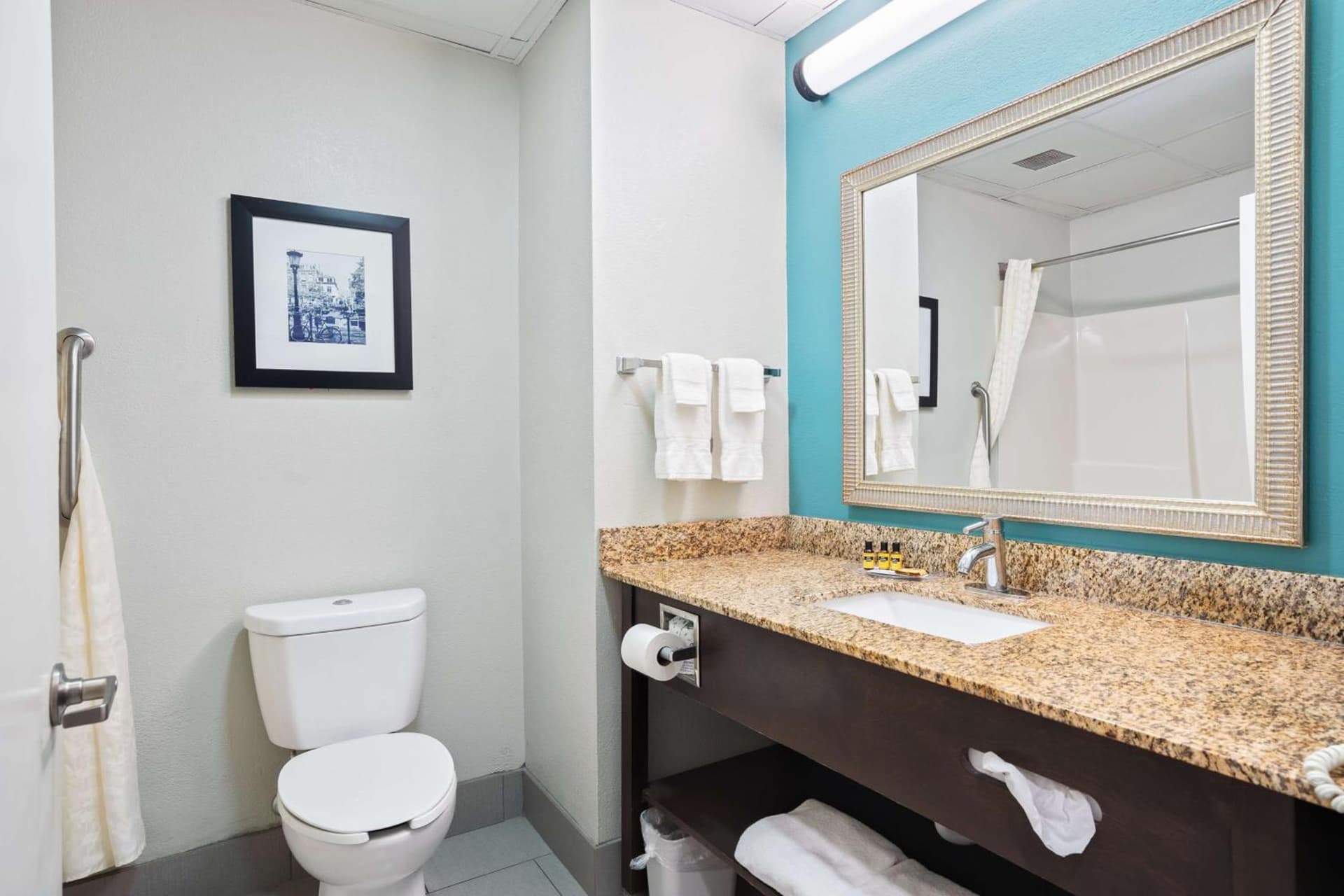 Blue Water Inn & Suites BW Signature Collection gallery photo in North Topsail Beach, NC — image 22
