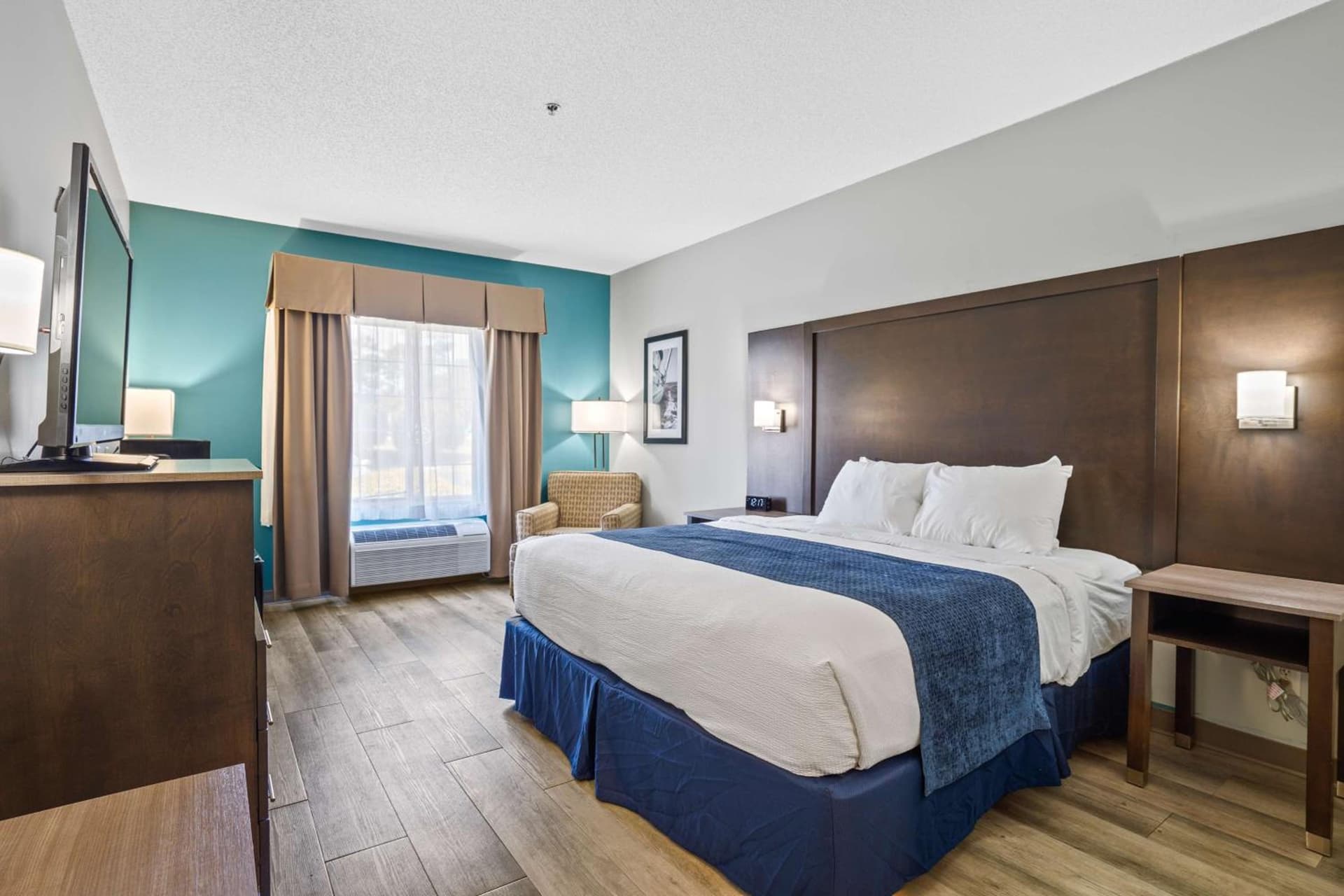 Blue Water Inn & Suites BW Signature Collection gallery photo in North Topsail Beach, NC — image 45