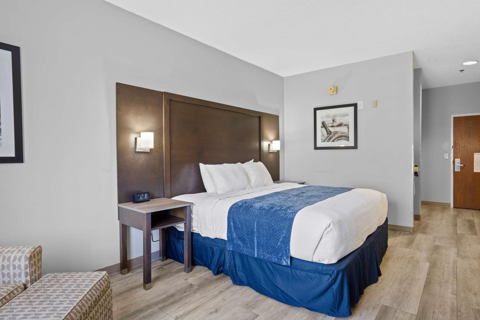 Blue Water Inn & Suites BW Signature Collection gallery photo in North Topsail Beach, NC — image 46