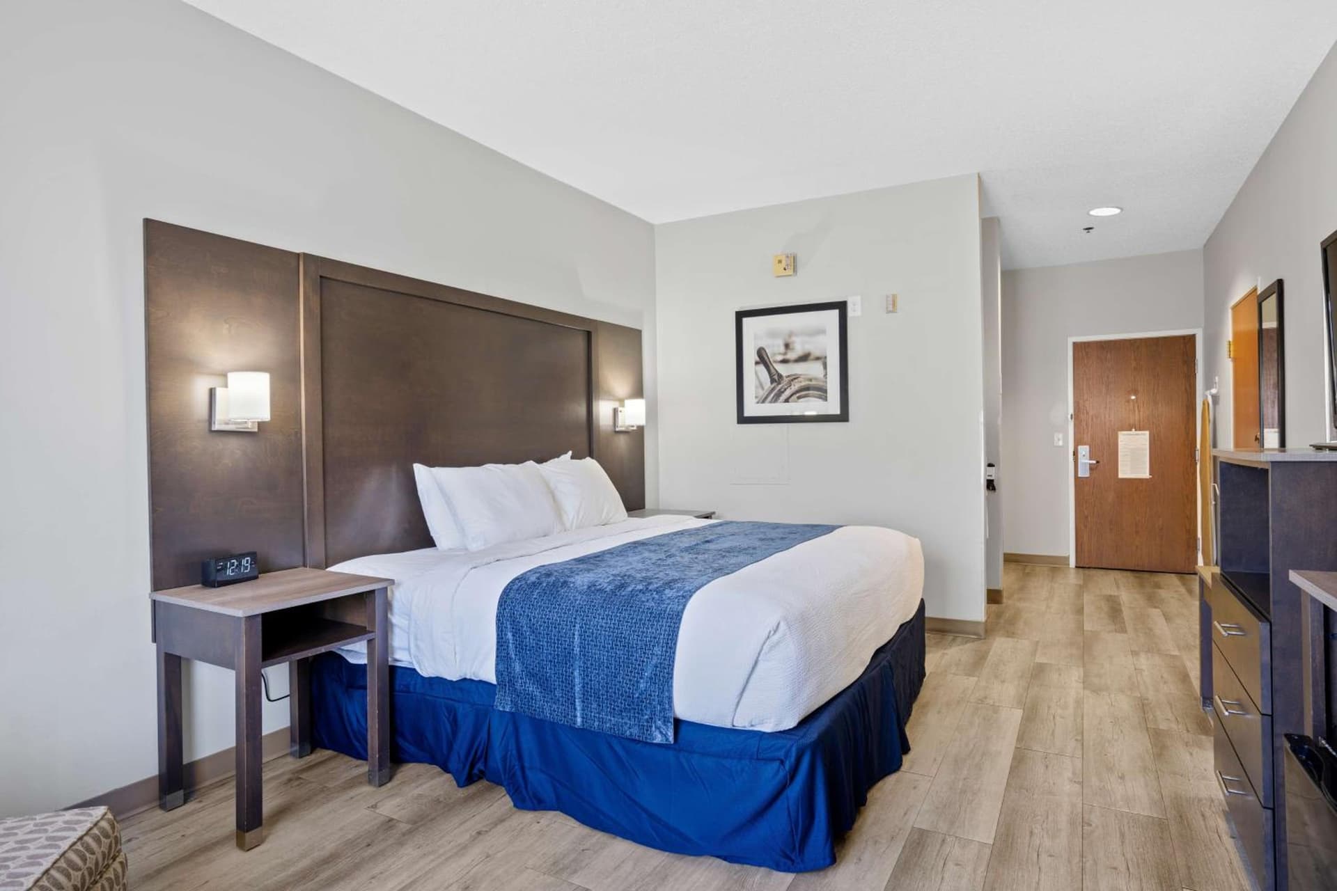 Blue Water Inn & Suites BW Signature Collection gallery photo in North Topsail Beach, NC — image 9