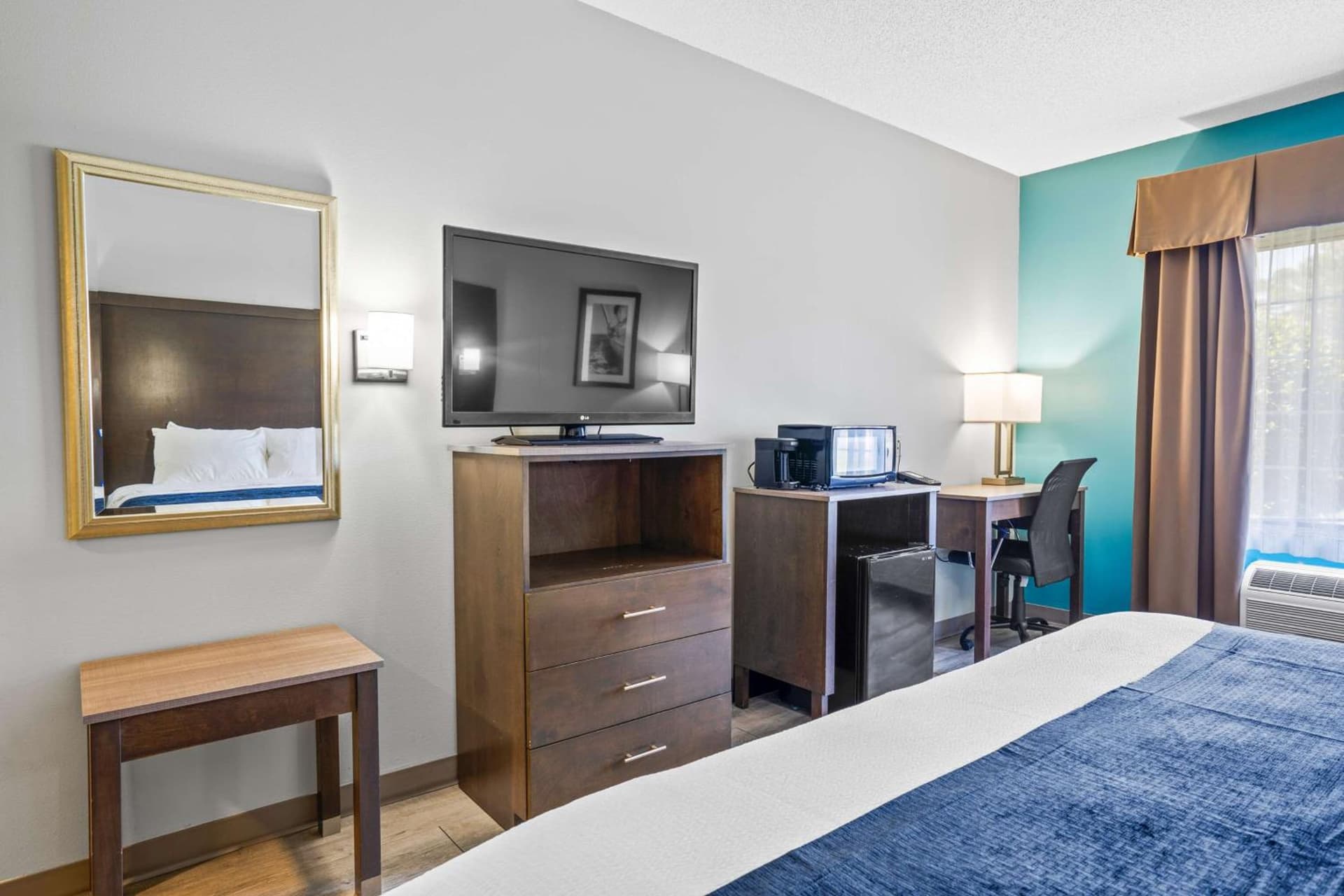 Blue Water Inn & Suites BW Signature Collection gallery photo in North Topsail Beach, NC — image 14