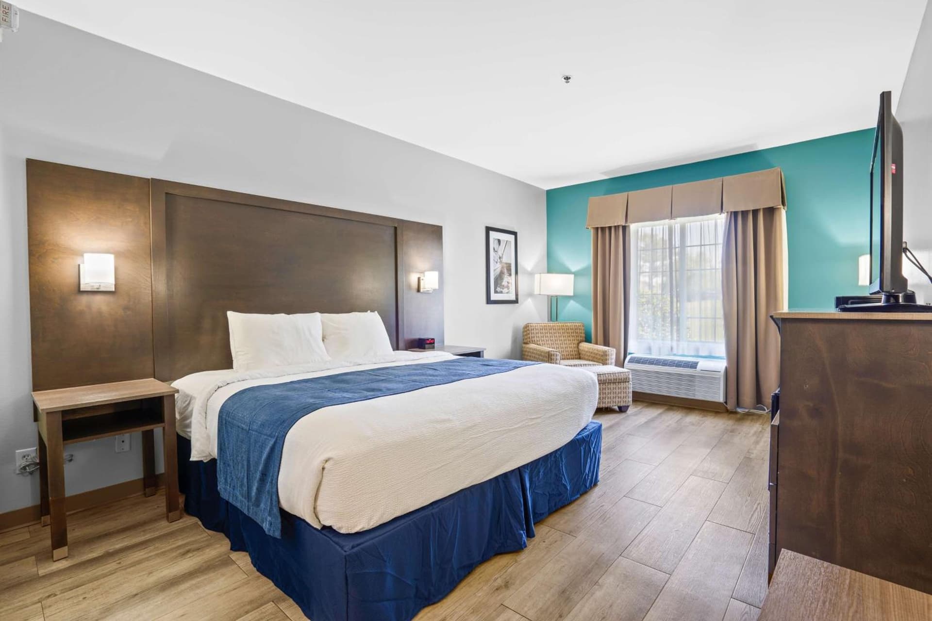 Blue Water Inn & Suites BW Signature Collection gallery photo in North Topsail Beach, NC — image 34