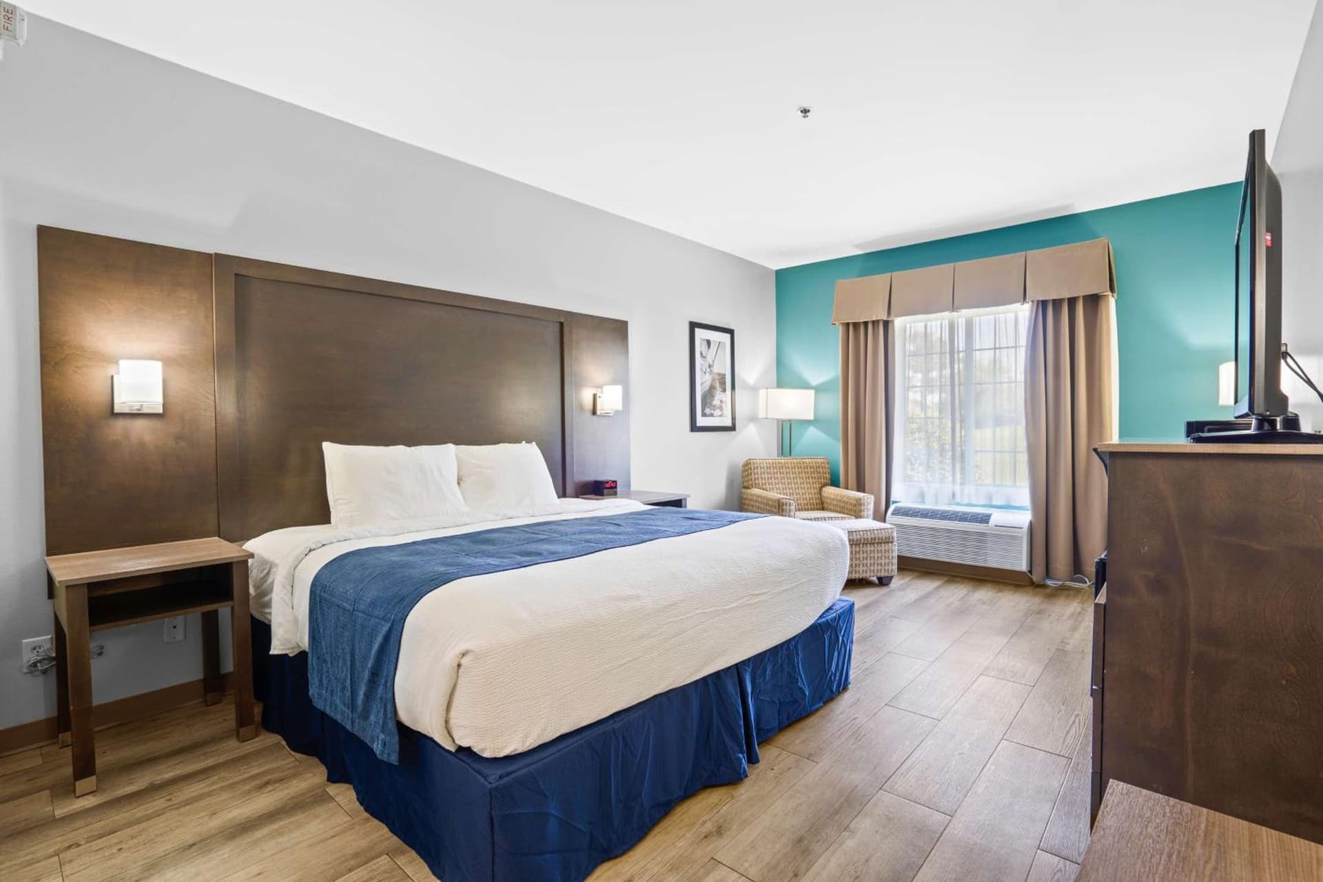 Blue Water Inn & Suites BW Signature Collection gallery photo in North Topsail Beach, NC — image 39