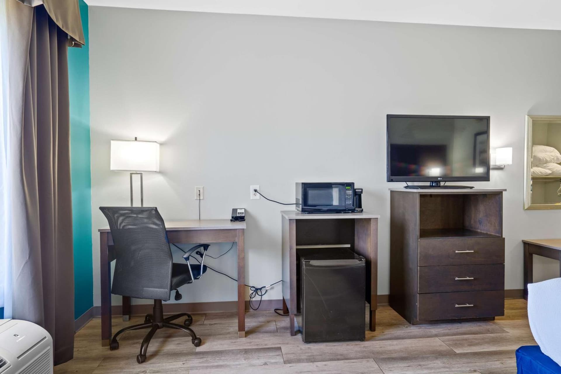 Blue Water Inn & Suites BW Signature Collection gallery photo in North Topsail Beach, NC — image 40