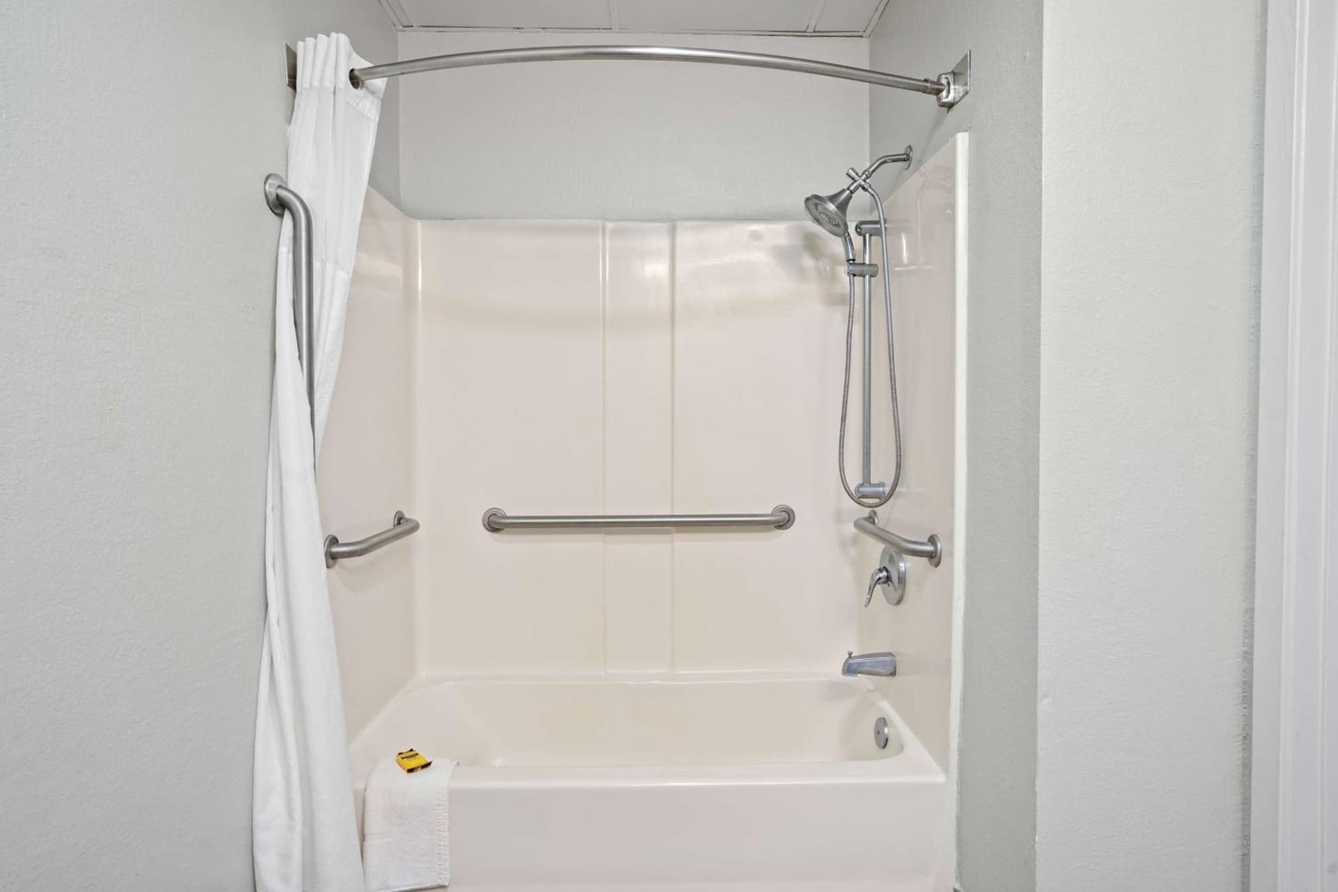 Blue Water Inn & Suites BW Signature Collection gallery photo in North Topsail Beach, NC — image 7