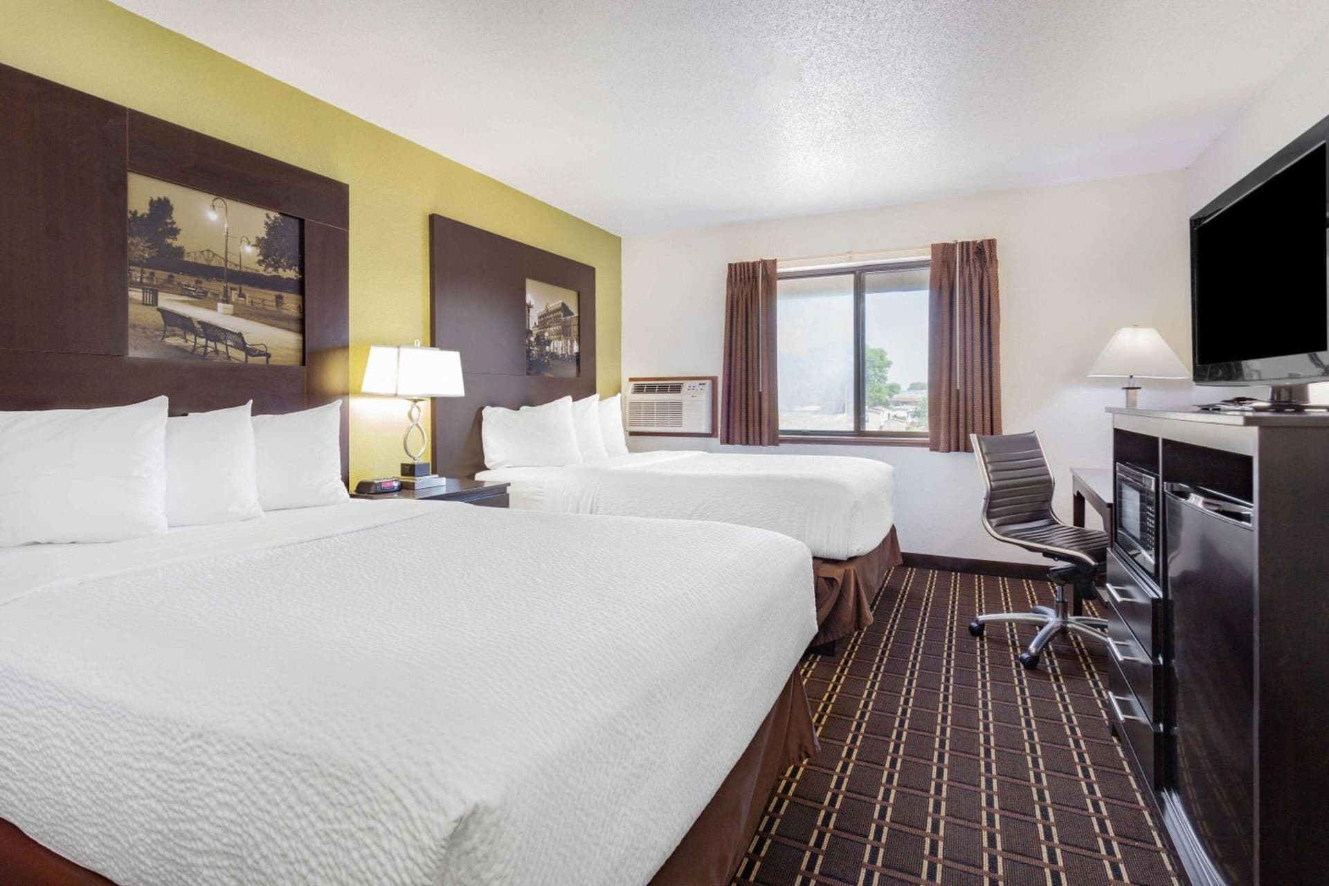 Super 8 by Wyndham La Crosse gallery photo in La Crosse, WI — image 50