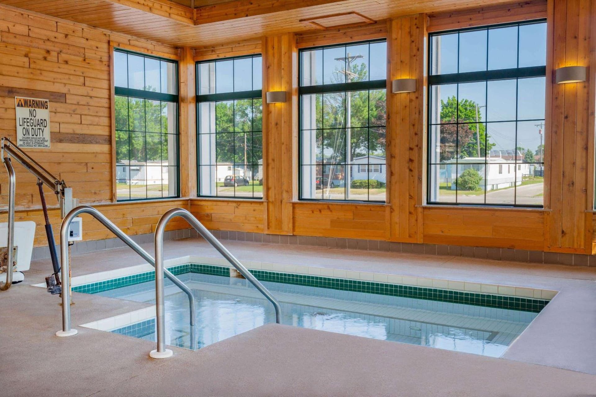 Super 8 by Wyndham La Crosse interior in La Crosse, WI — gallery photo 2
