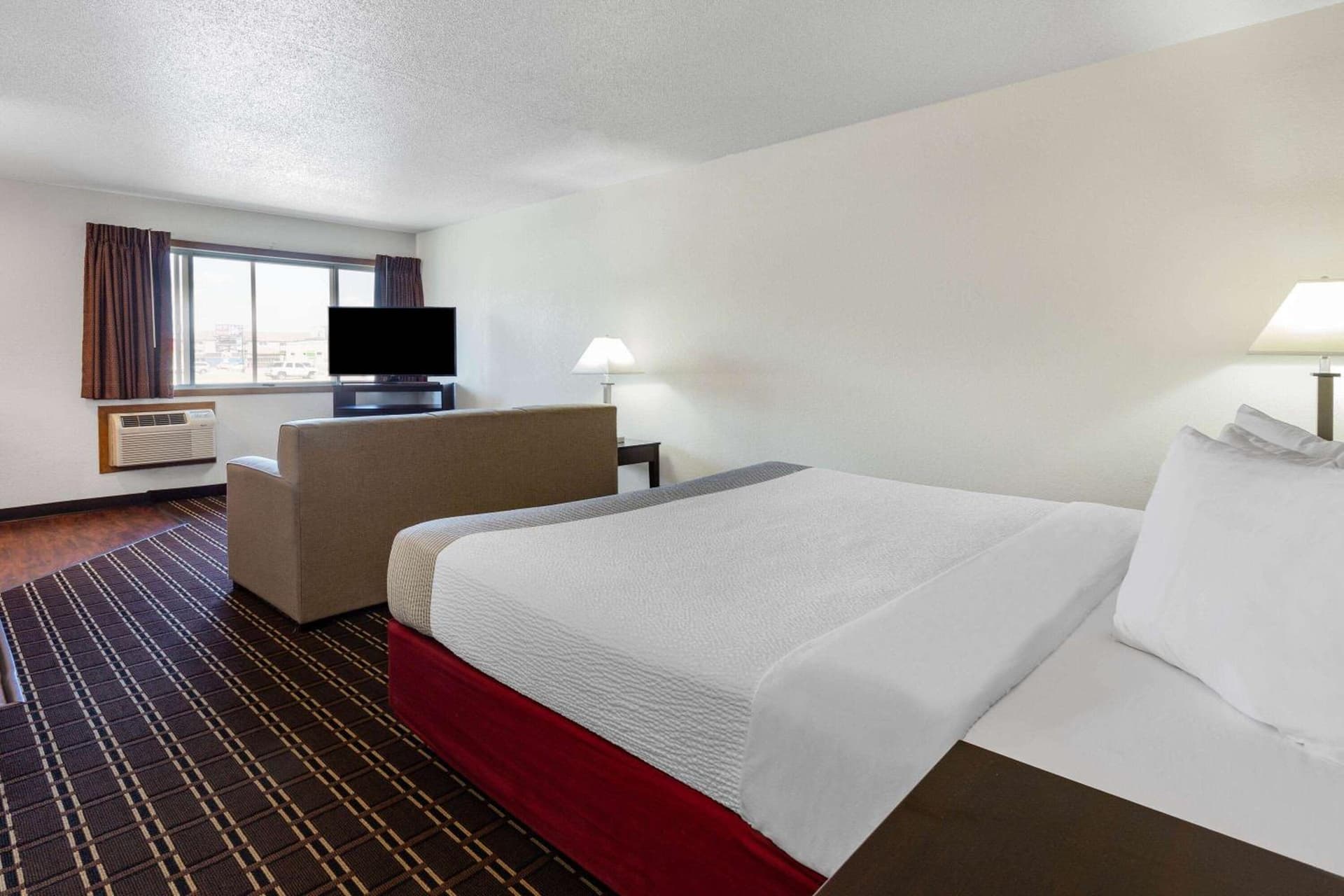 Super 8 by Wyndham La Crosse gallery photo in La Crosse, WI — image 29
