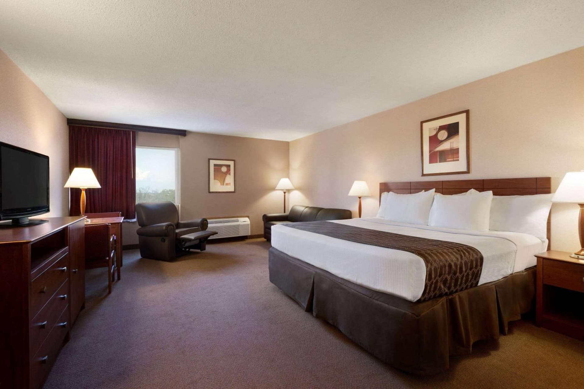 Ramada by Wyndham Bismarck property views in Bismarck, ND — gallery photo 3
