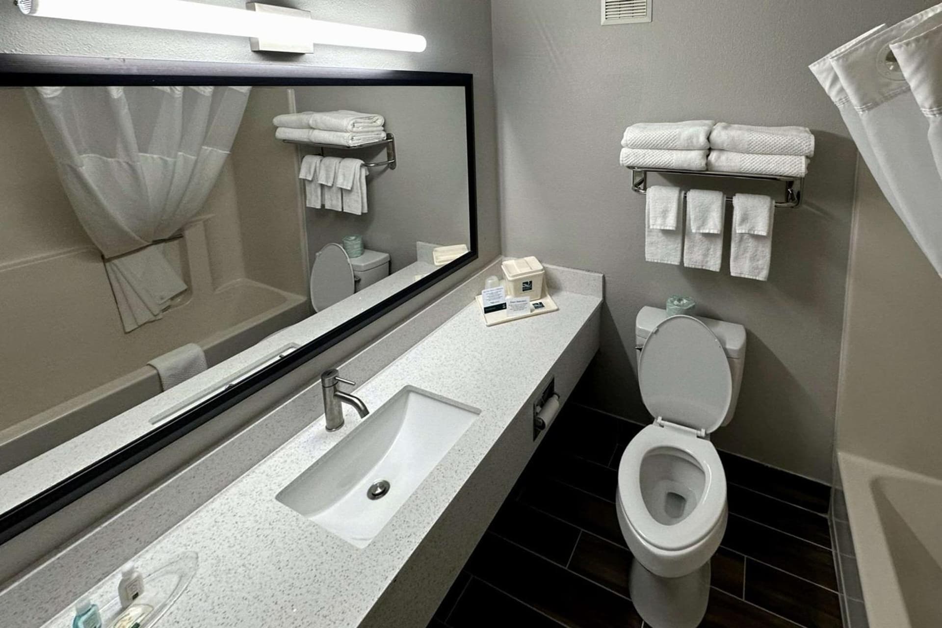 Quality Suites Near West Acres gallery photo in Fargo, ND — image 5