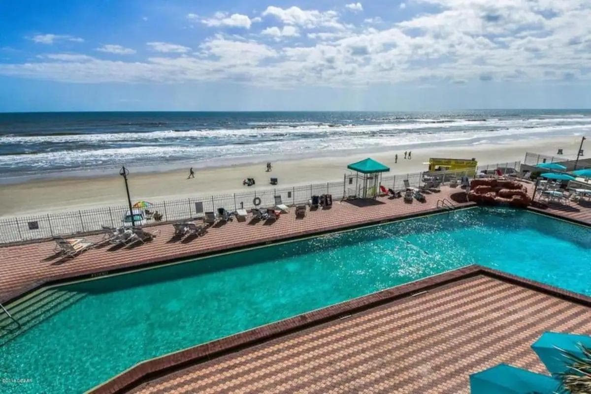 Amazing Studio on Daytona Beach featured exterior or lobby in Daytona Beach, FL — similar hotel