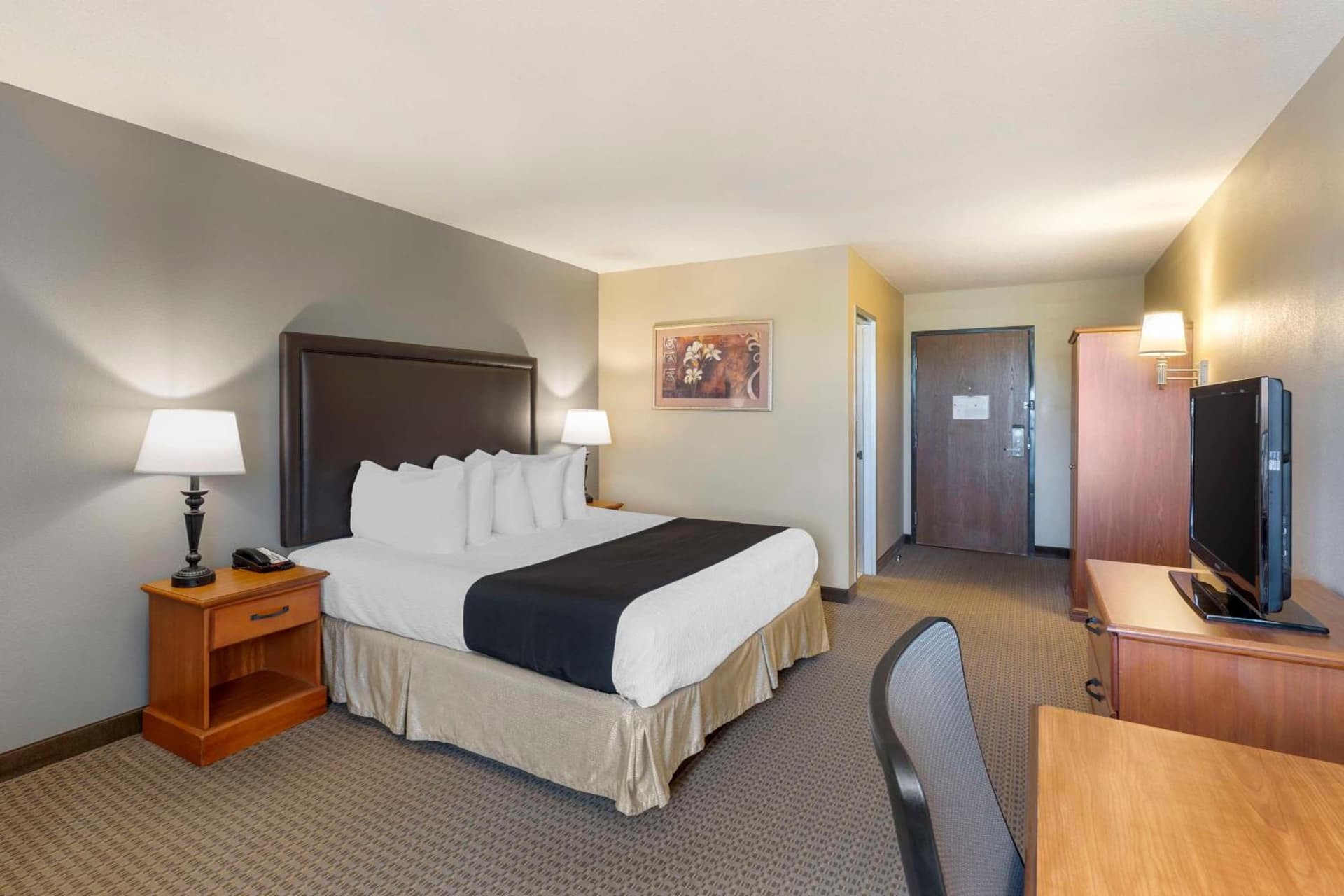 Best Western Plus The Charles Hotel property views in St. Charles, MO — gallery photo 3
