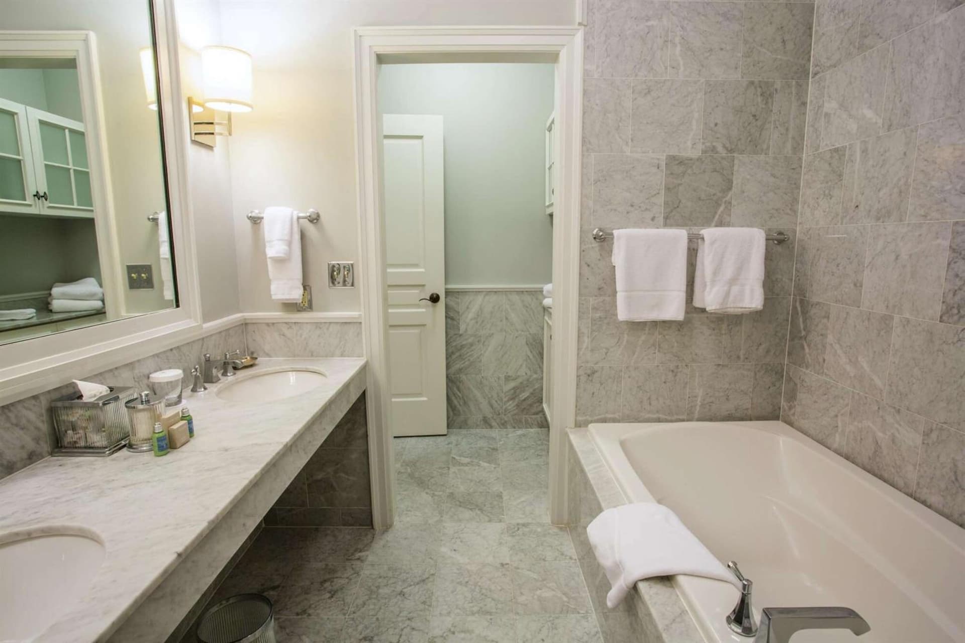 Royal Park Hotel property views in Rochester, MI — gallery photo 3
