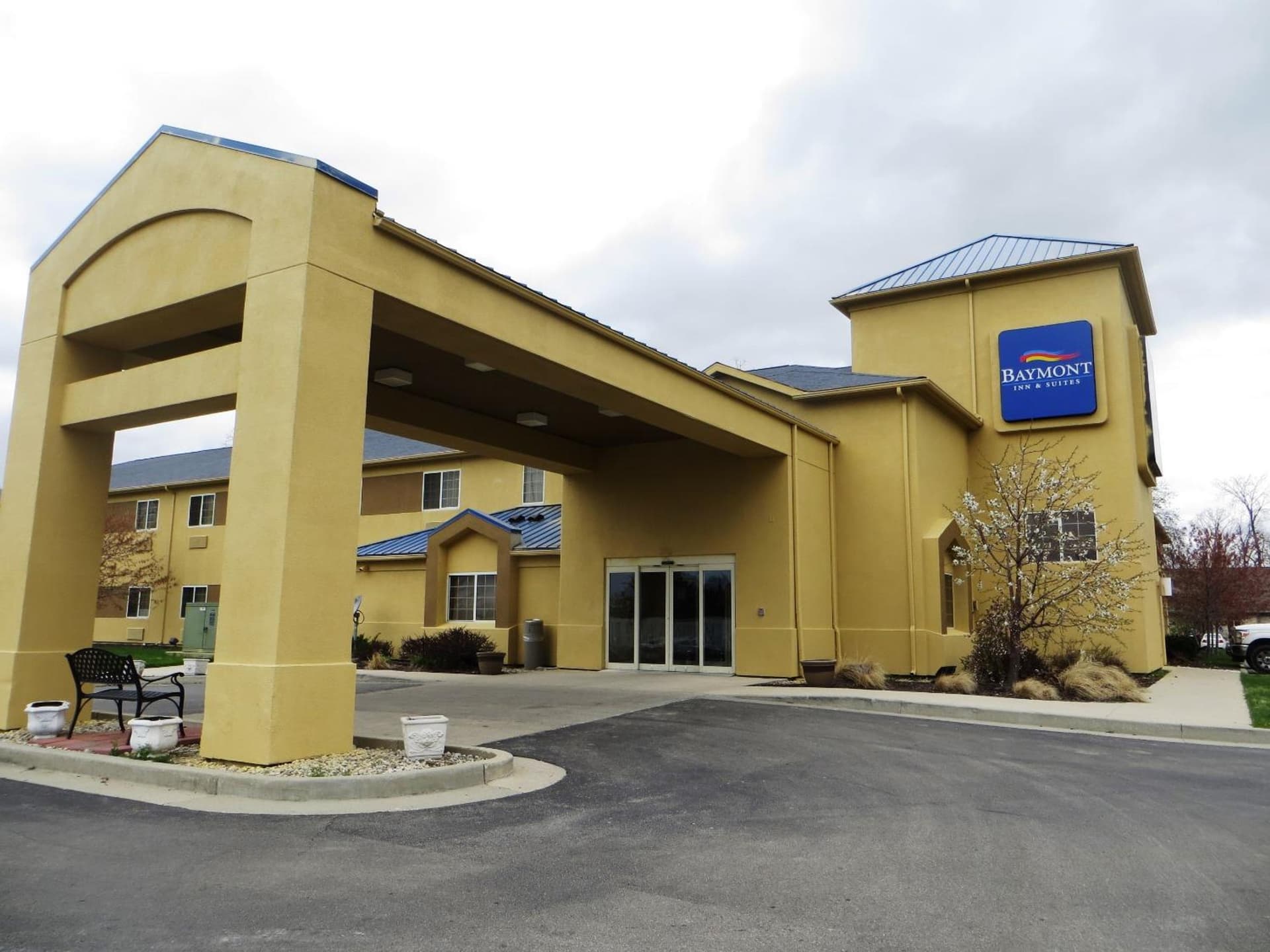 Baymont by Wyndham Fort Wayne property views in Fort Wayne, IN — gallery photo 3