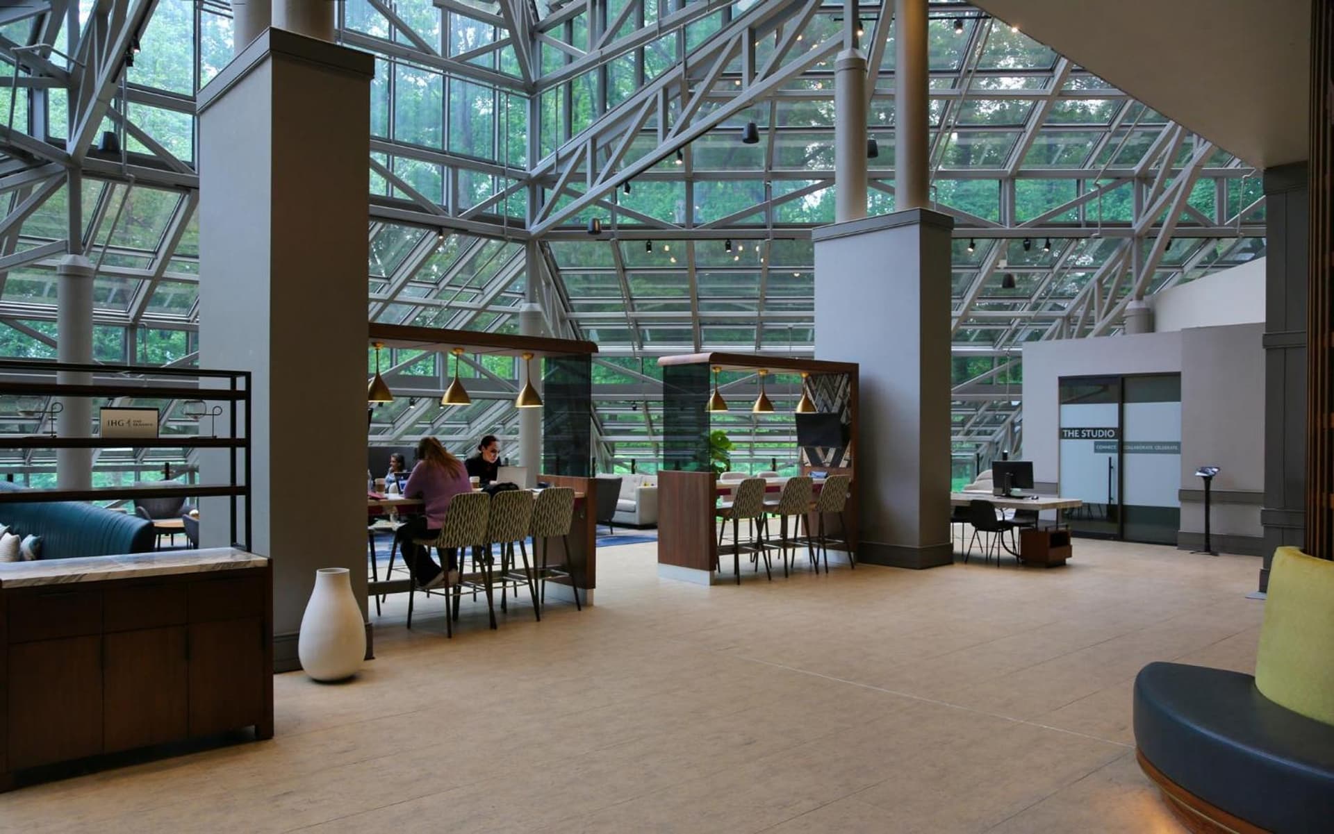 Crowne Plaza Atlanta Perimeter at Ravinia by IHG interior in Atlanta, GA — gallery photo 2