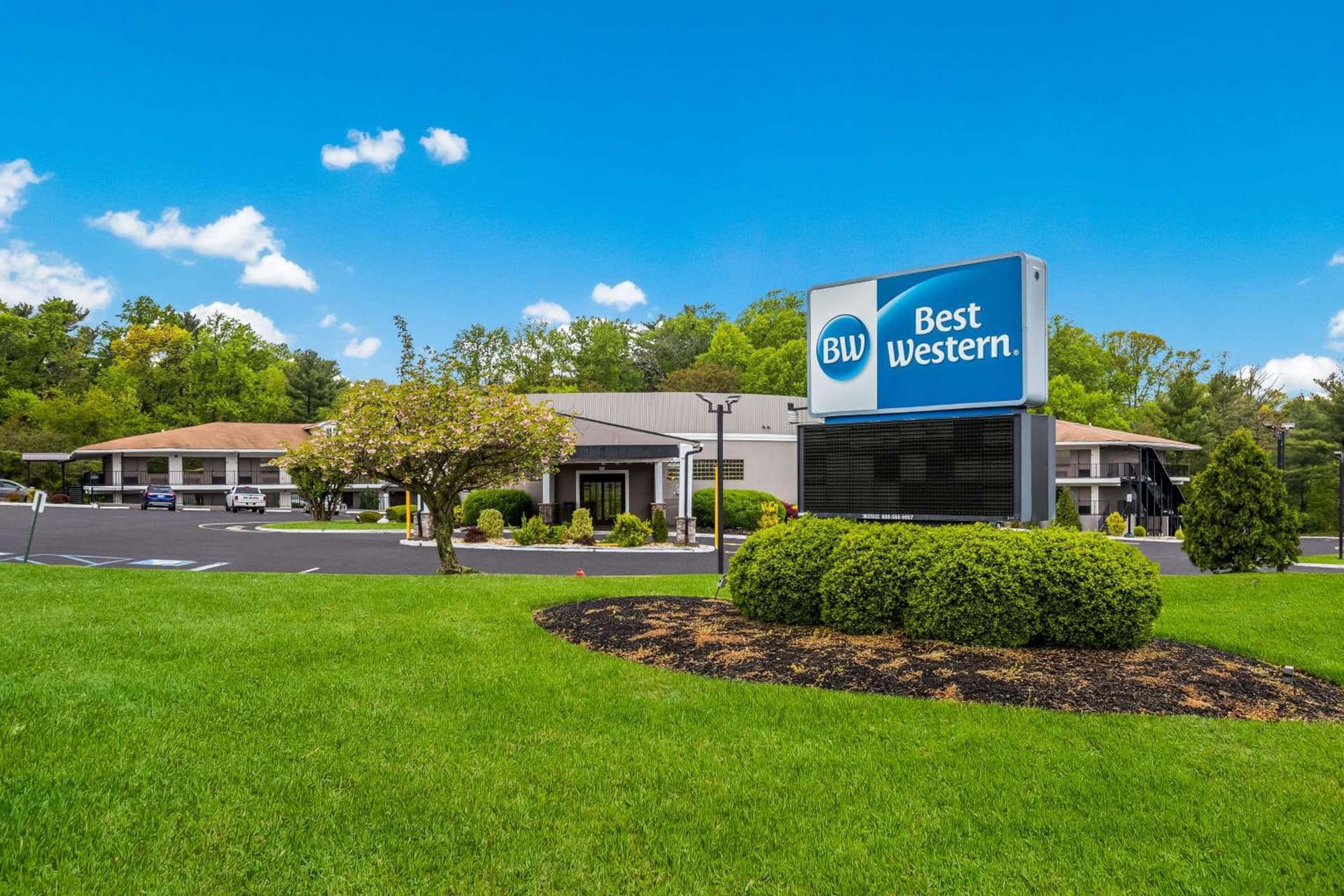 Best Western Bordentown Inn featured exterior or lobby in Bordentown, NJ — similar hotel