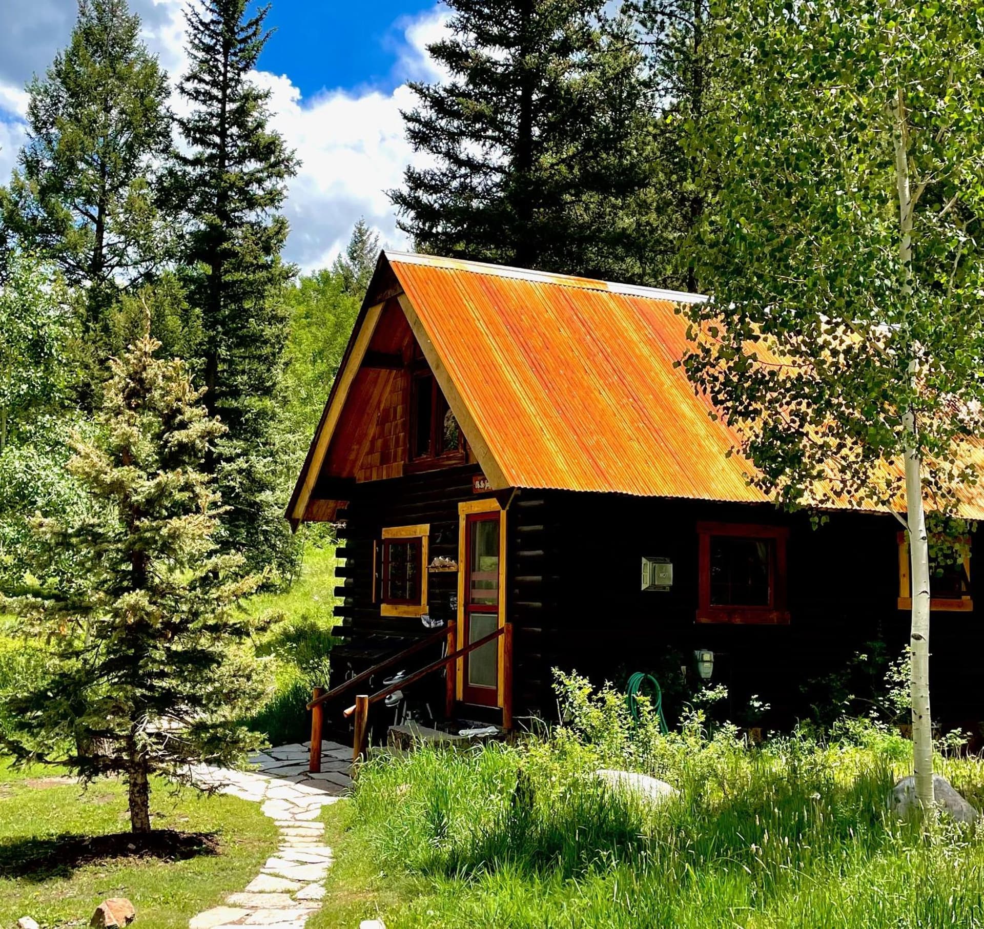 Pioneer Guest Cabins property views in Crested Butte, CO — gallery photo 3