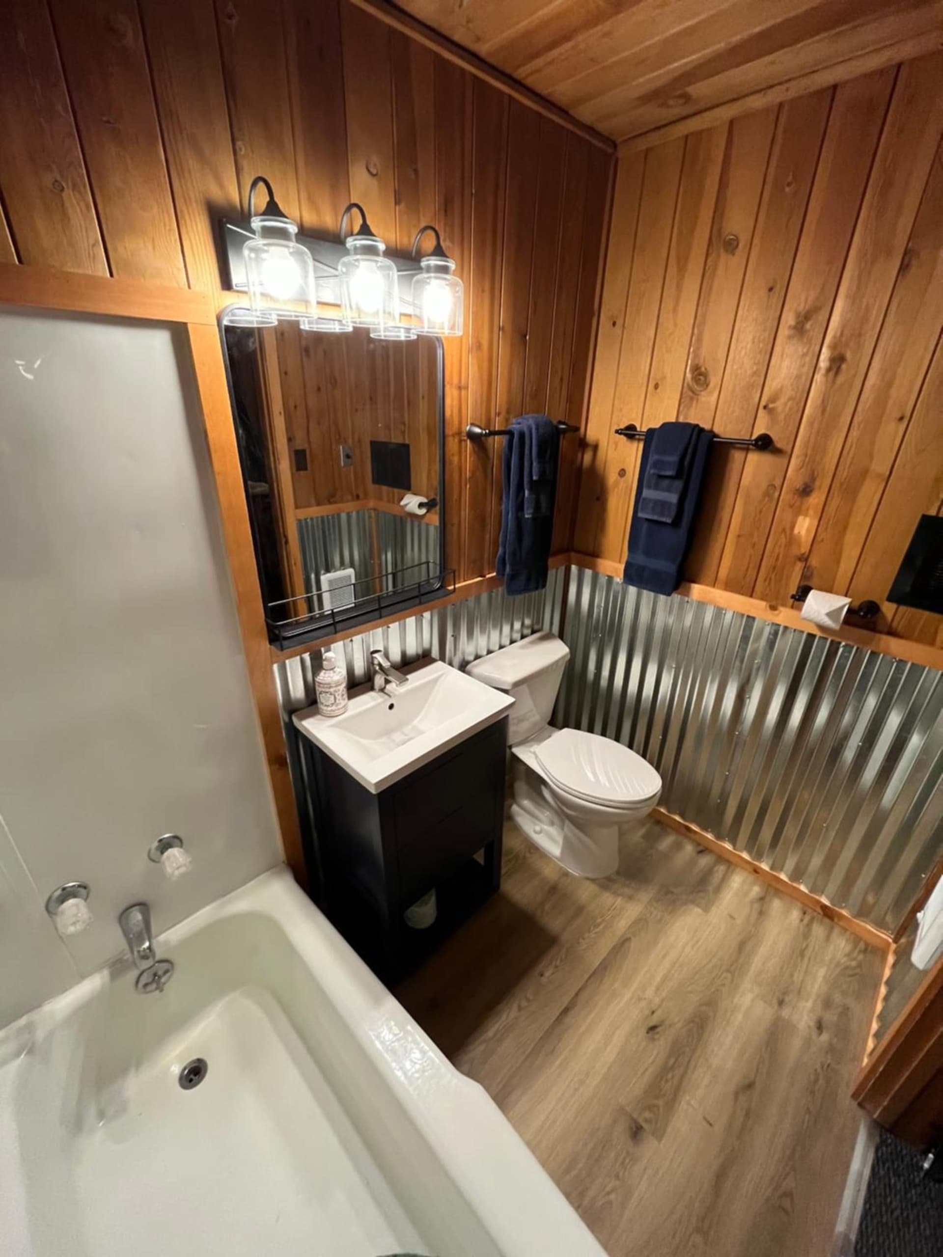 Three Bears Lodge interior in Red River, NM — gallery photo 2