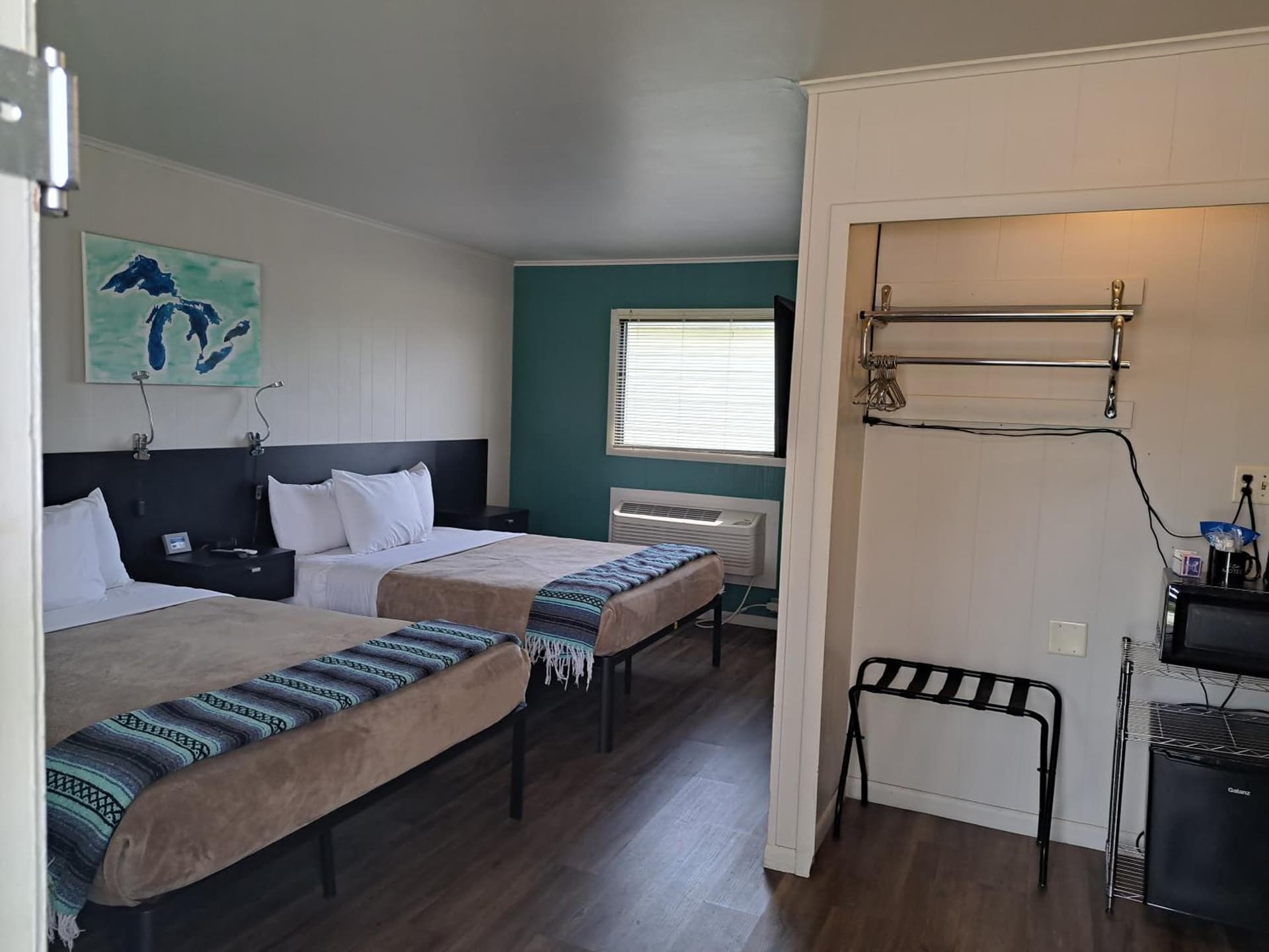 The Cedar Motel interior in Sandusky, OH — gallery photo 2