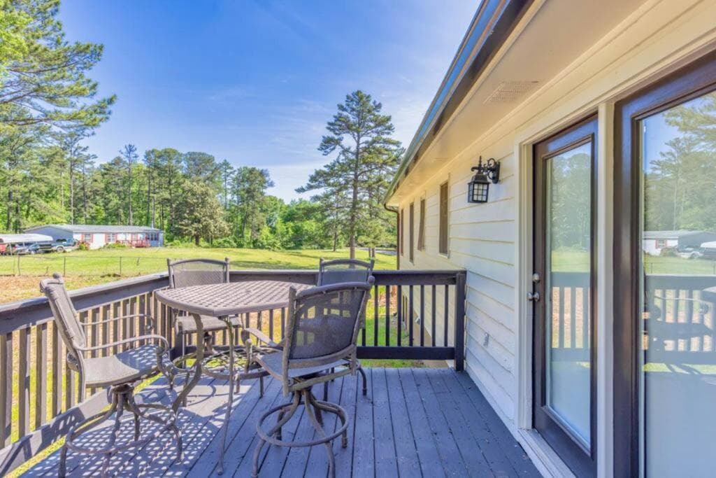Sleeps 8, Lake Lanier Hidden Gem featured exterior or lobby in Buford, GA — similar hotel