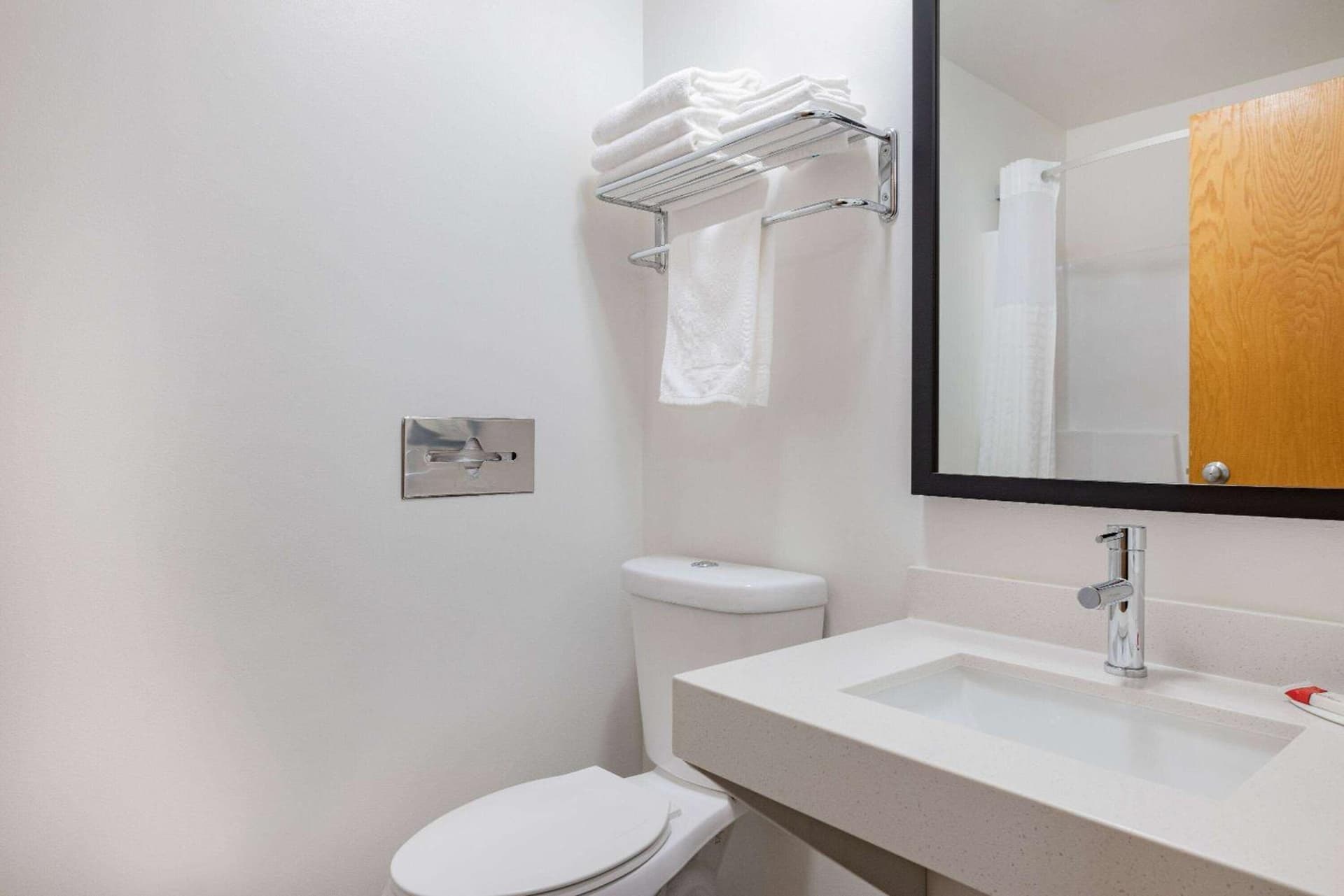 Super 8 by Wyndham Duluth interior in Duluth, MN — gallery photo 2