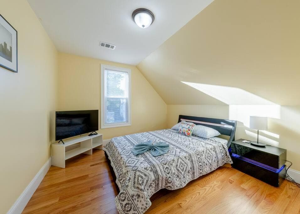 233-3 - 4BR Boston - Comfortable Family Stay near Park Zoo interior in Boston, MA — gallery photo 2