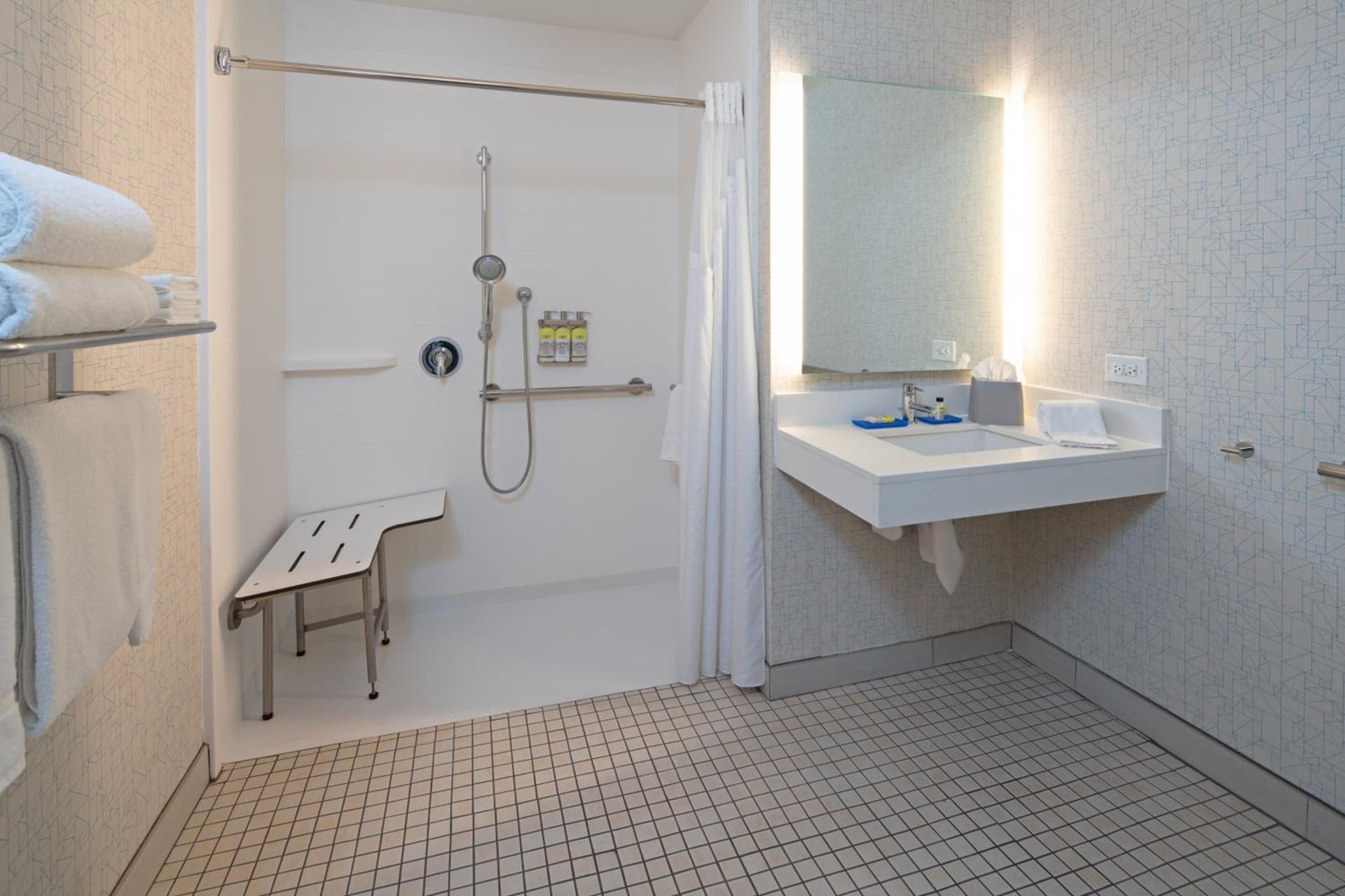 Holiday Inn Express Los Angeles LAX Airport by IHG gallery photo in Los Angeles, CA — image 41