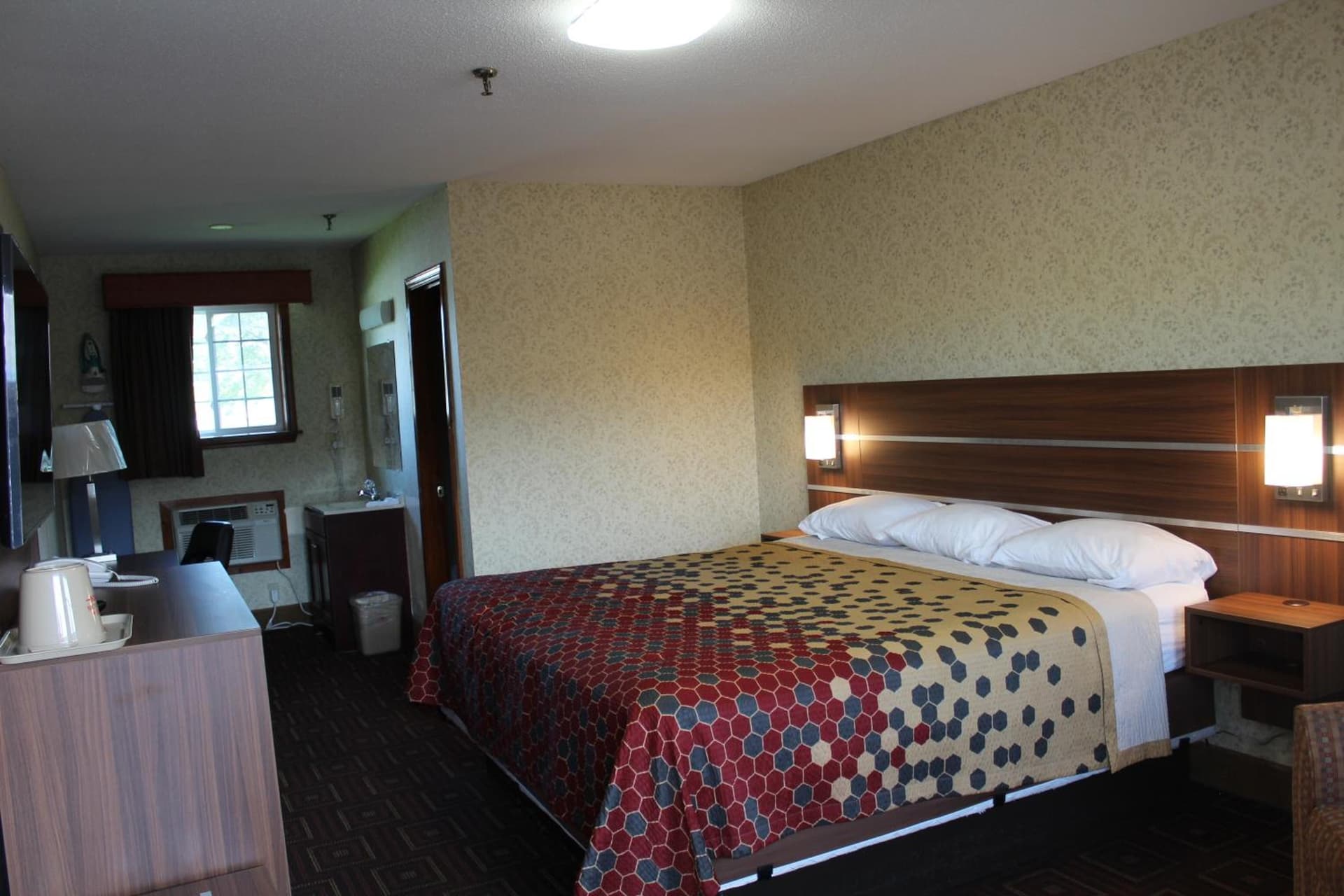 American Inn gallery photo in Branford, CT — image 18